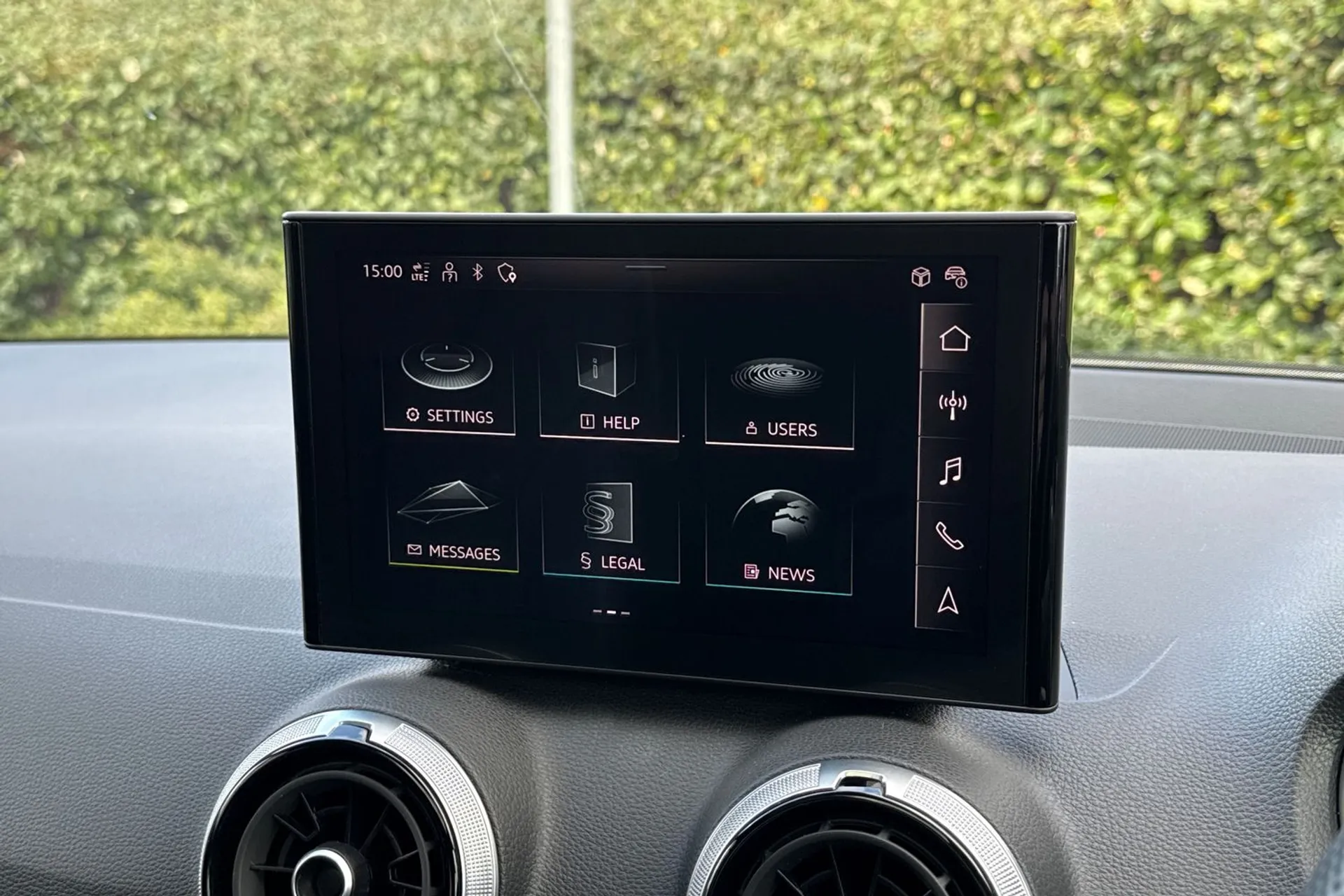 Audi Q2 thumbnail image number 21