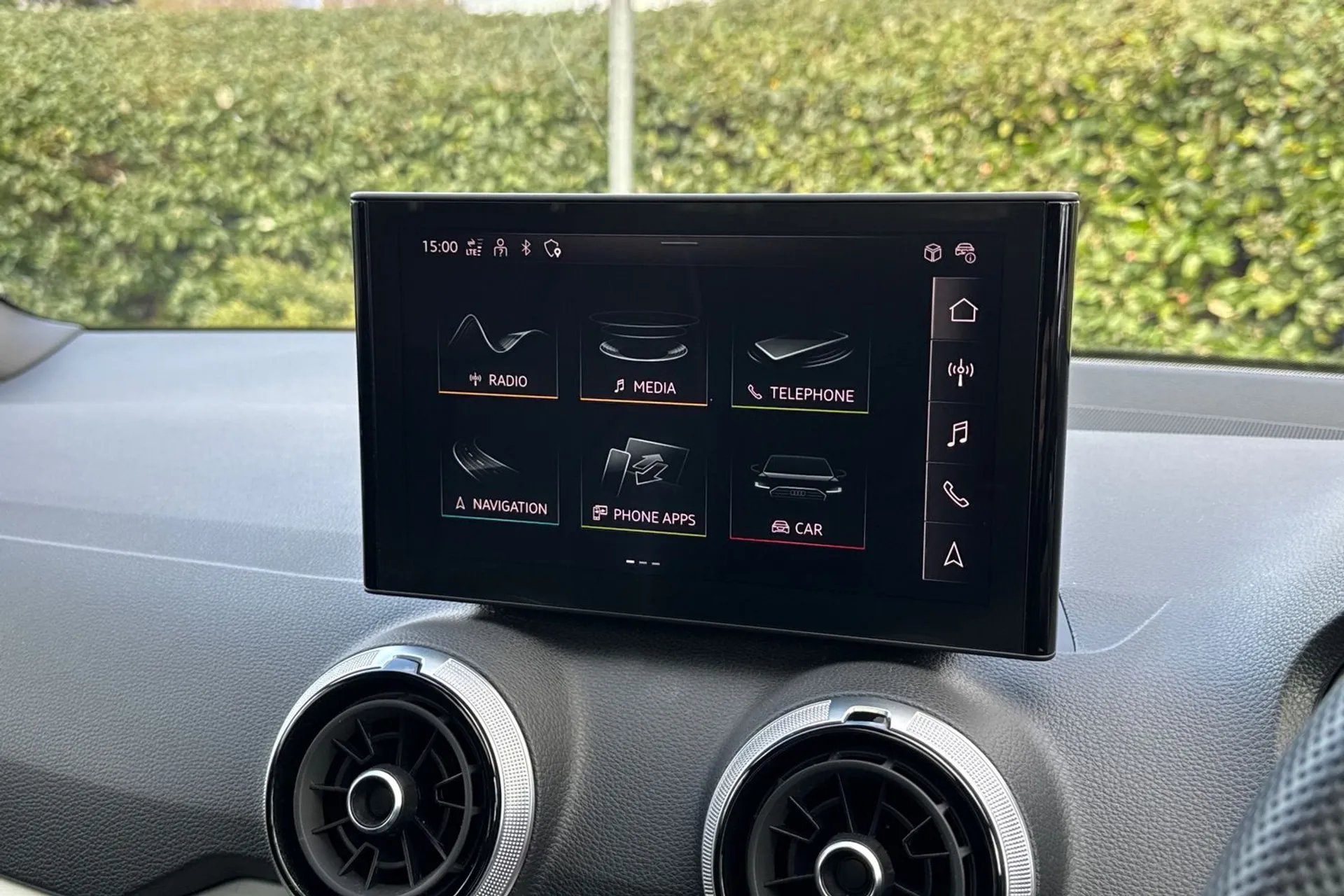 Audi Q2 thumbnail image number 24