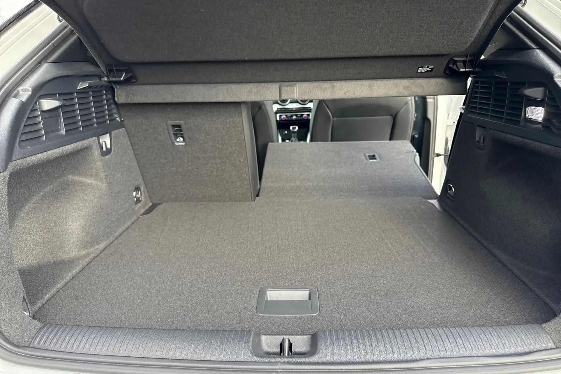 Audi Q2 thumbnail image number 41