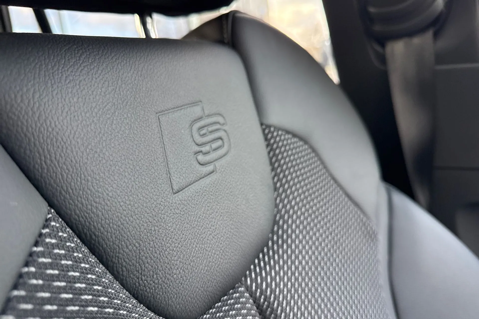 Audi Q2 thumbnail image number 27