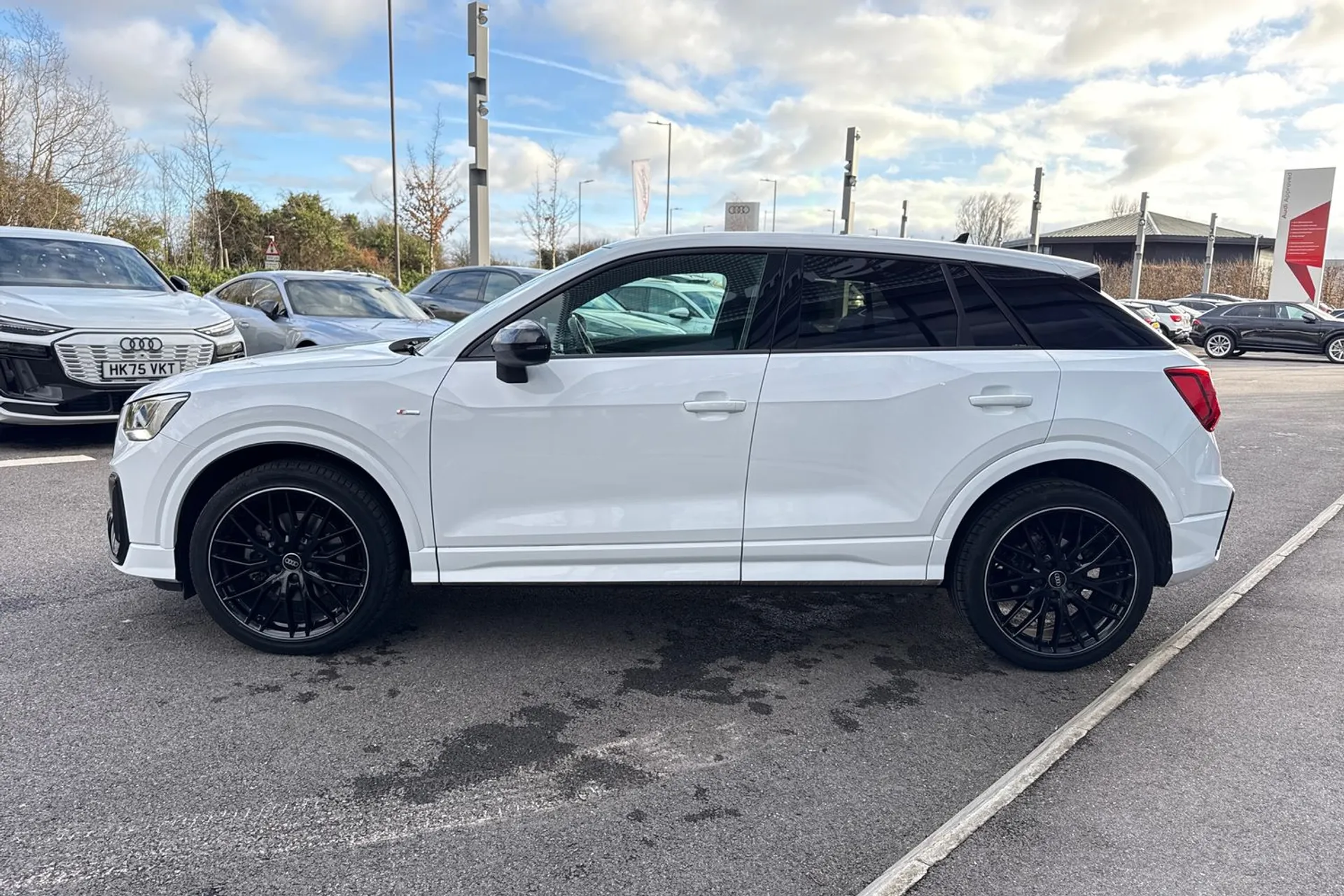 Audi Q2 thumbnail image number 17