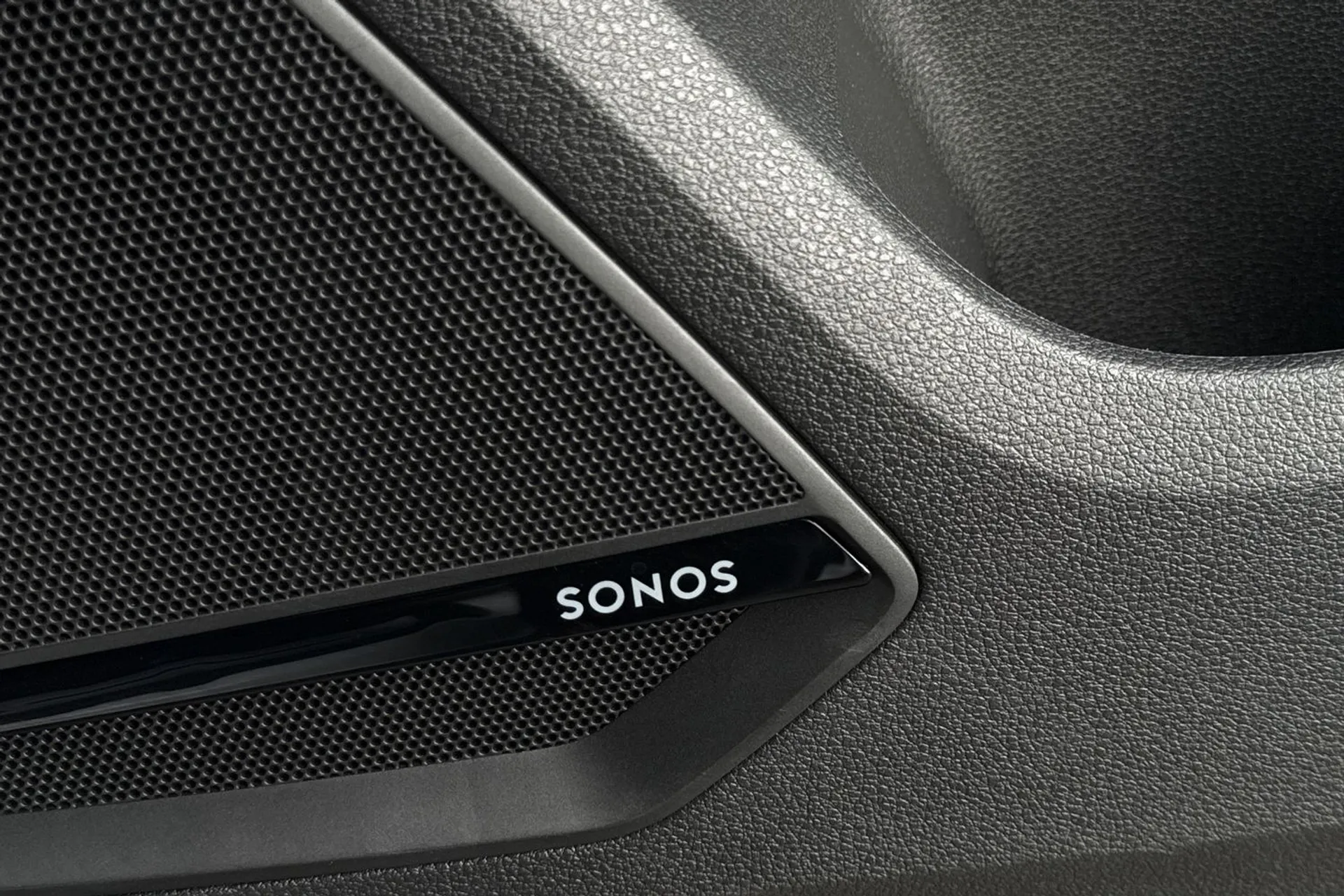 Audi Q2 thumbnail image number 32