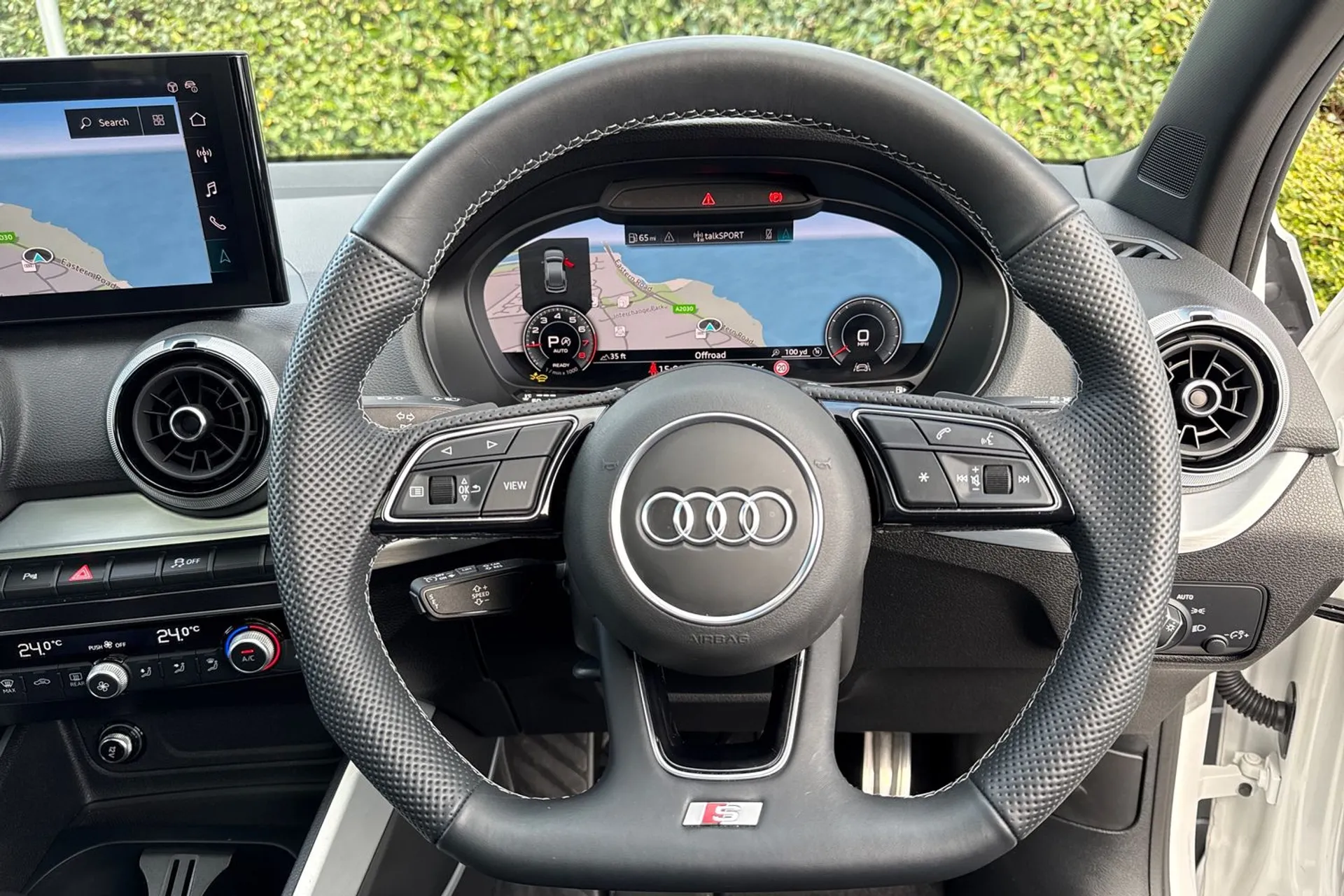 Audi Q2 thumbnail image number 14