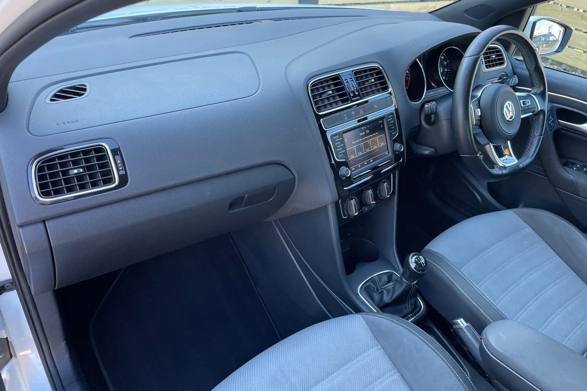 VOLKSWAGEN POLO thumbnail image number 27
