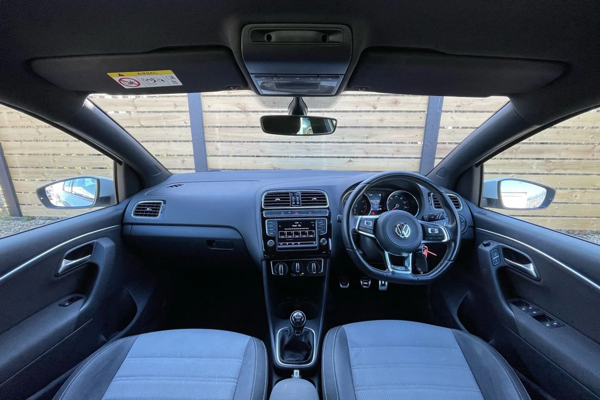 VOLKSWAGEN POLO thumbnail image number 3