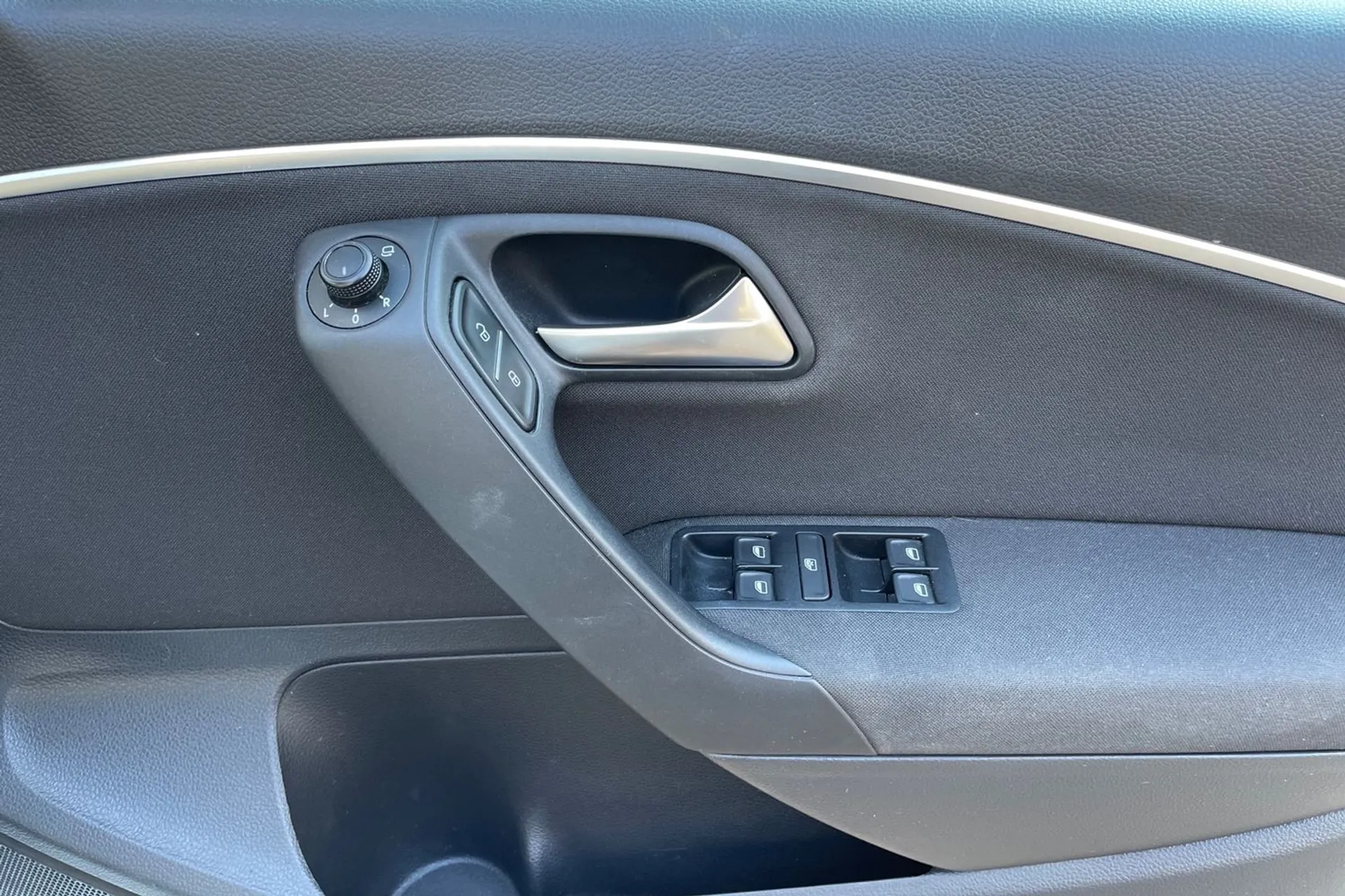 VOLKSWAGEN POLO thumbnail image number 40