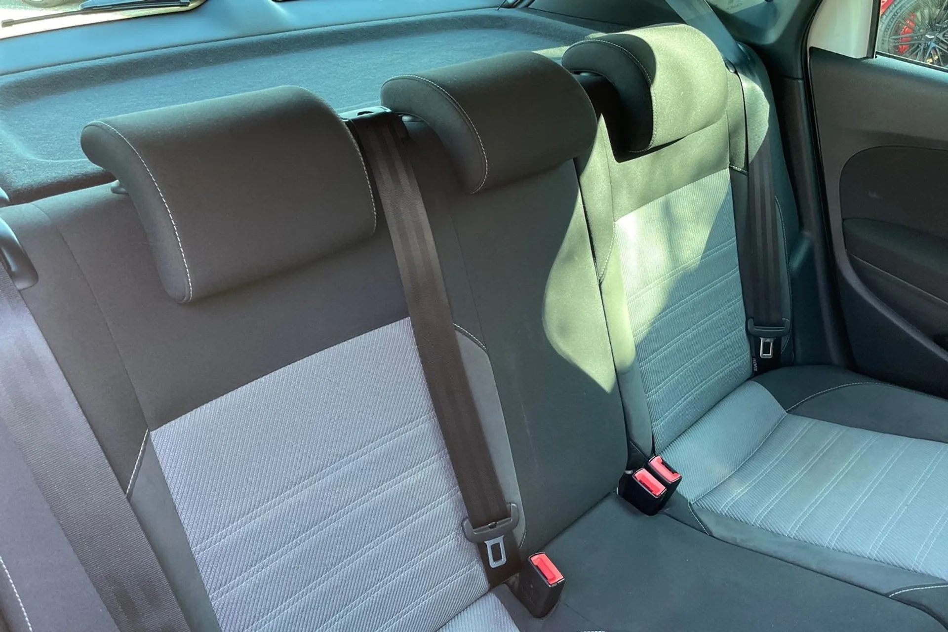 VOLKSWAGEN POLO thumbnail image number 31
