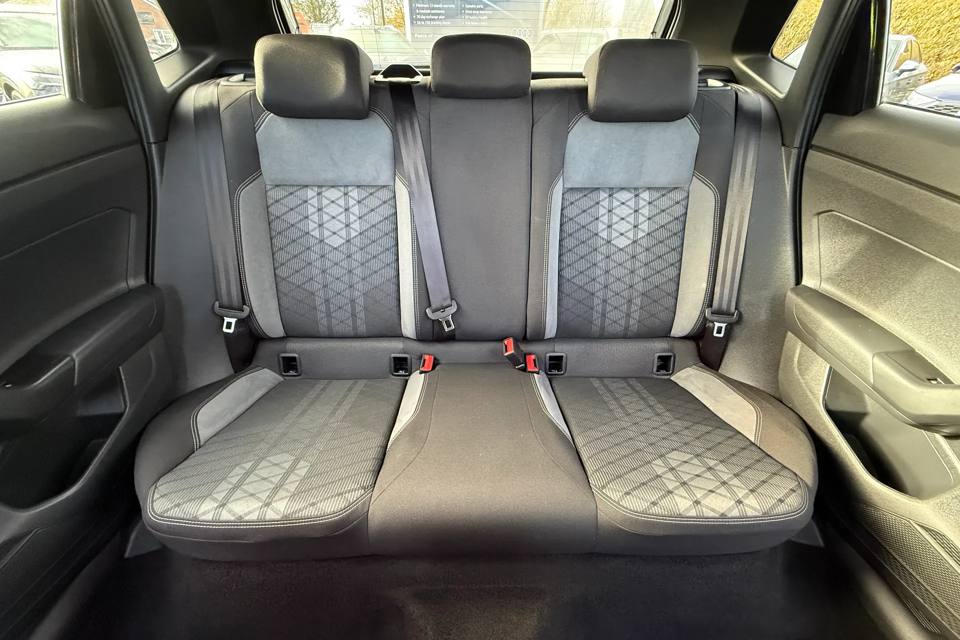 VOLKSWAGEN POLO thumbnail image number 32