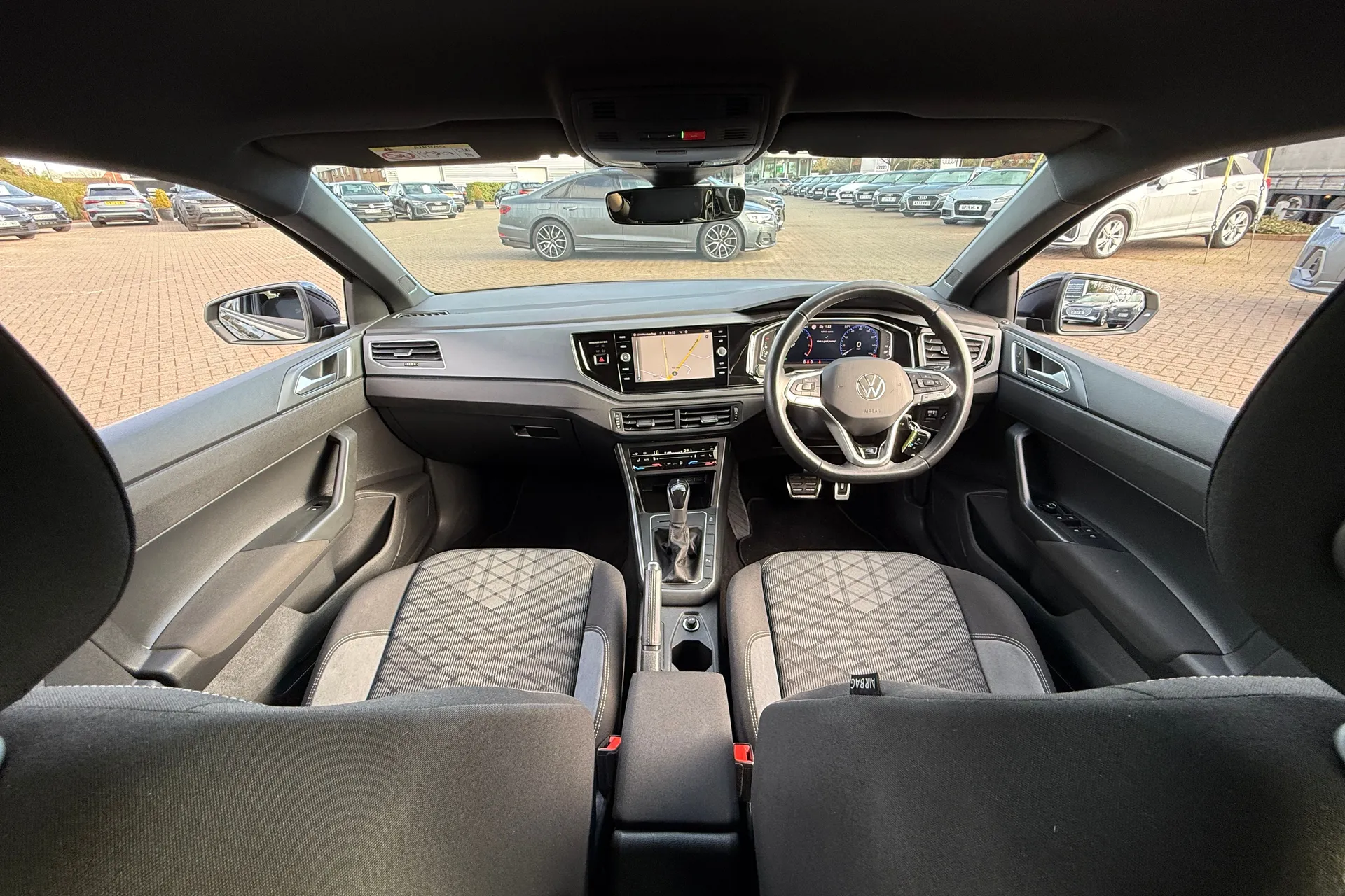 VOLKSWAGEN POLO thumbnail image number 3