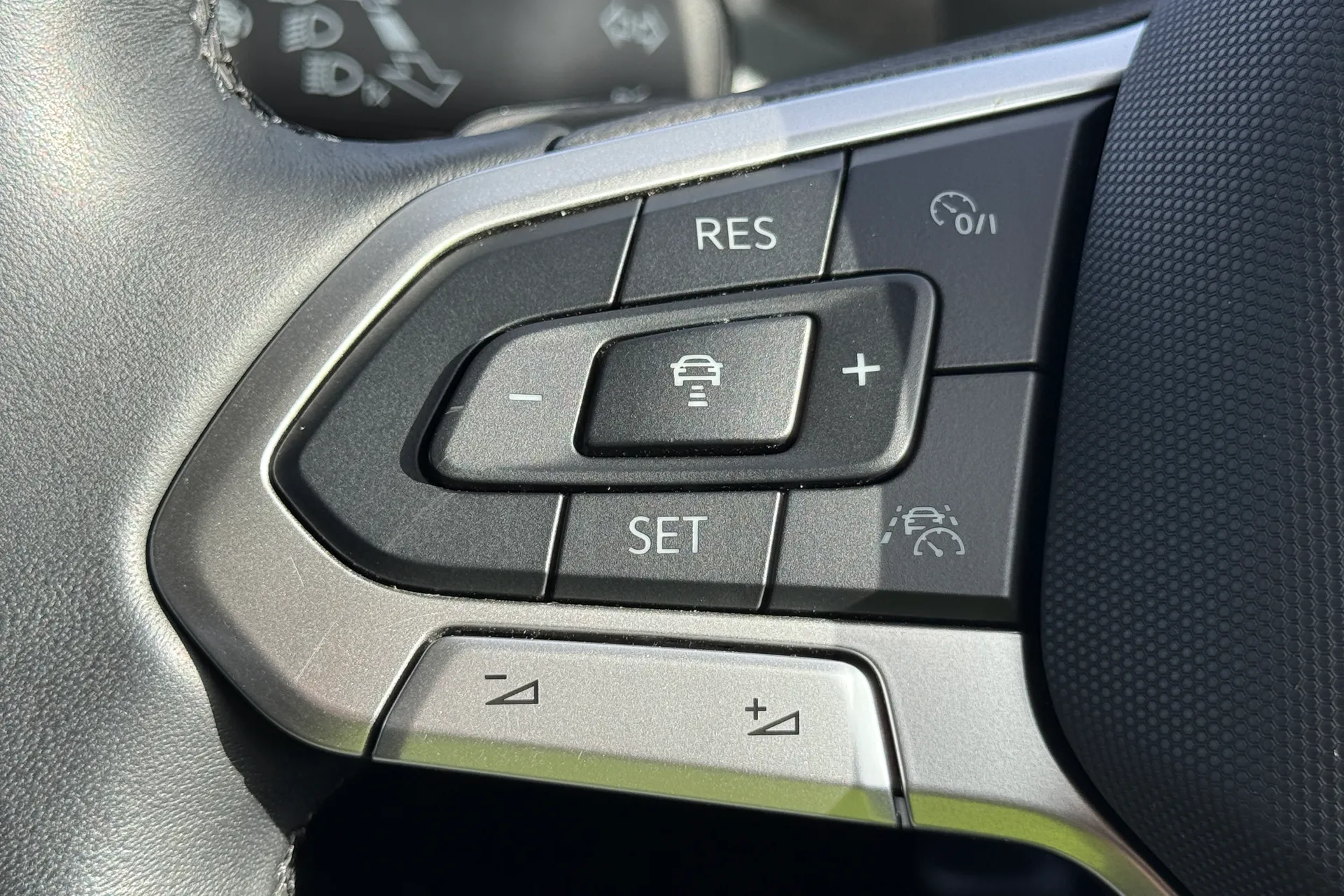 VOLKSWAGEN POLO thumbnail image number 15