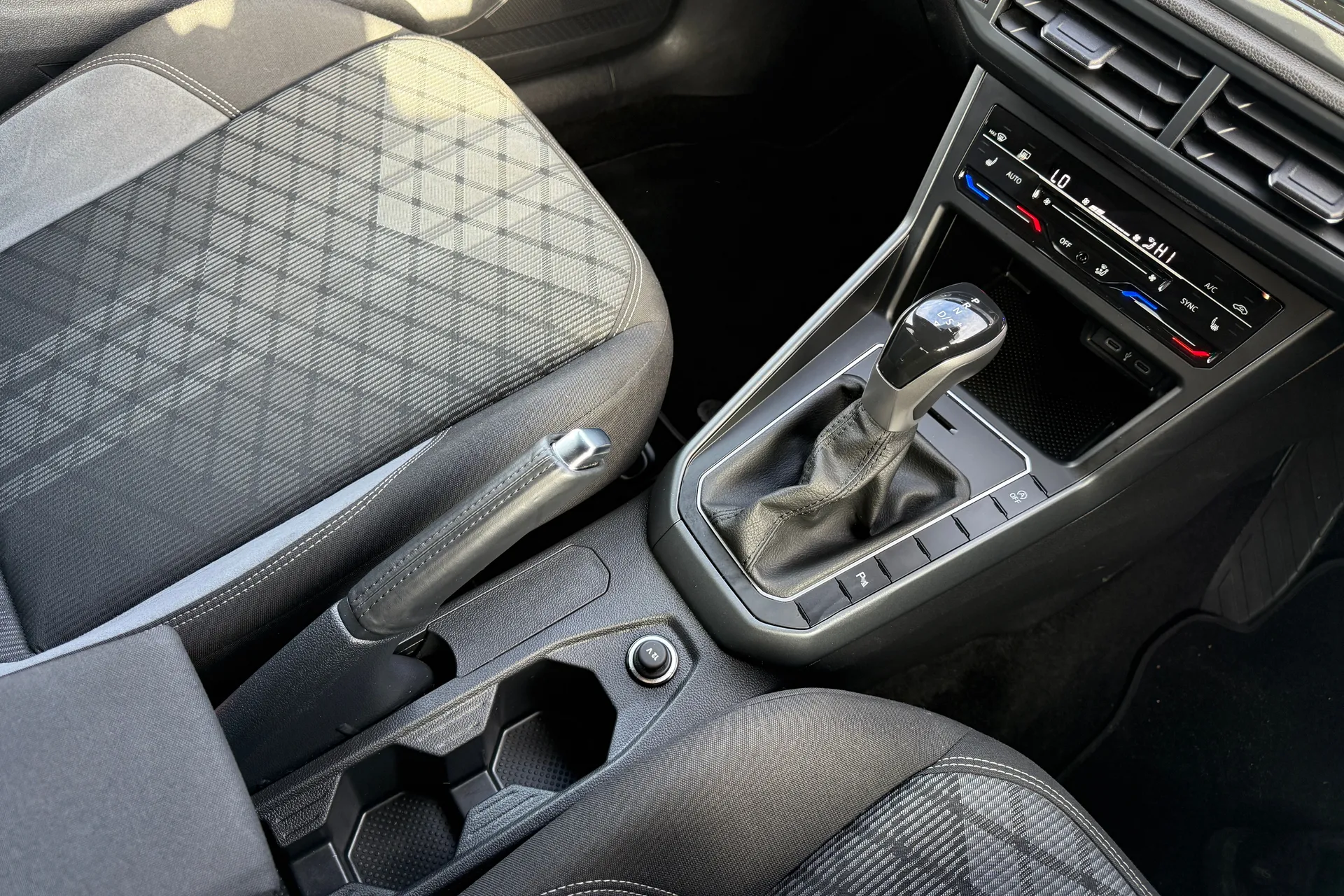 VOLKSWAGEN POLO thumbnail image number 34