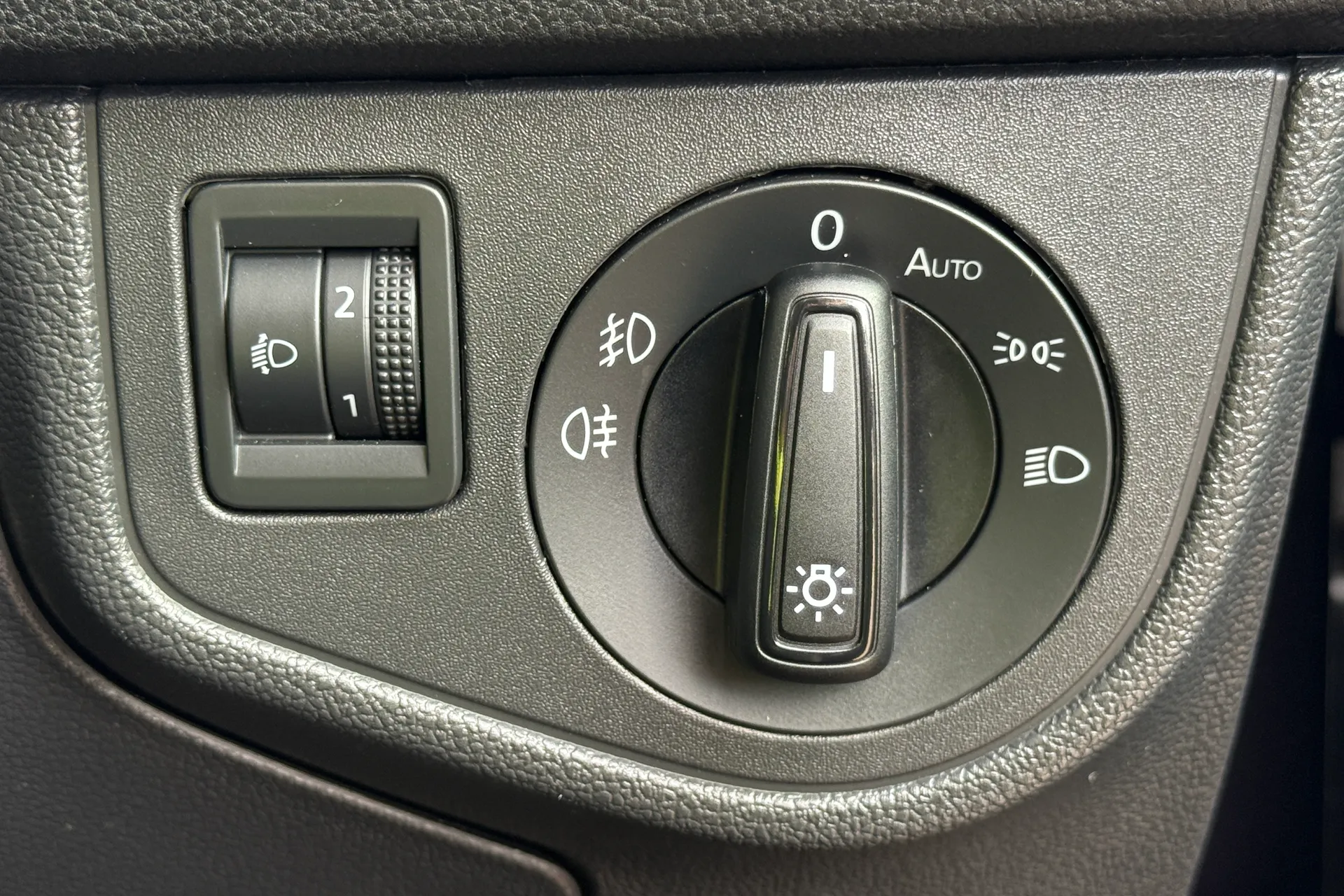 VOLKSWAGEN POLO thumbnail image number 17