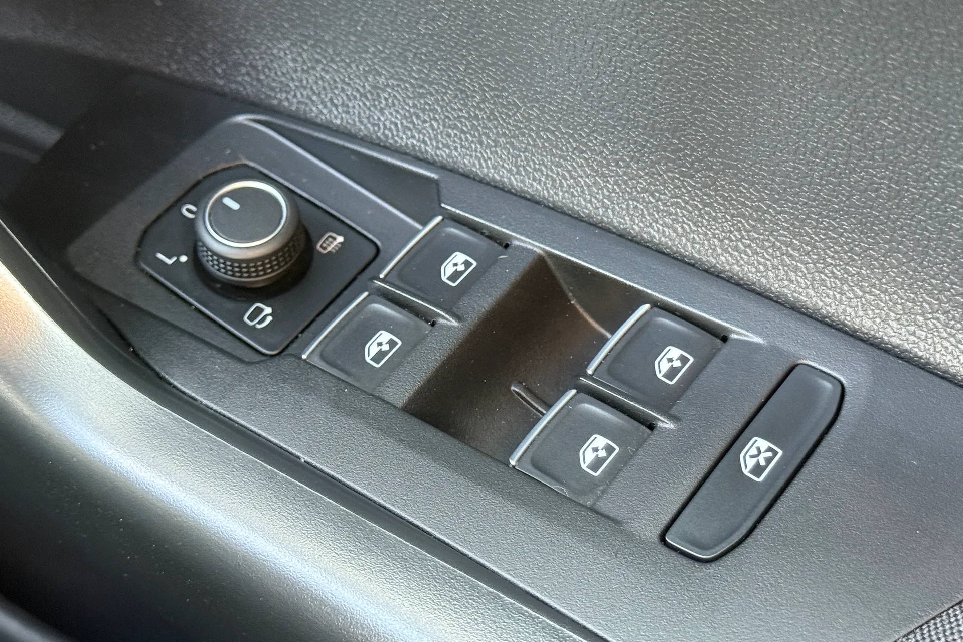 VOLKSWAGEN POLO thumbnail image number 14