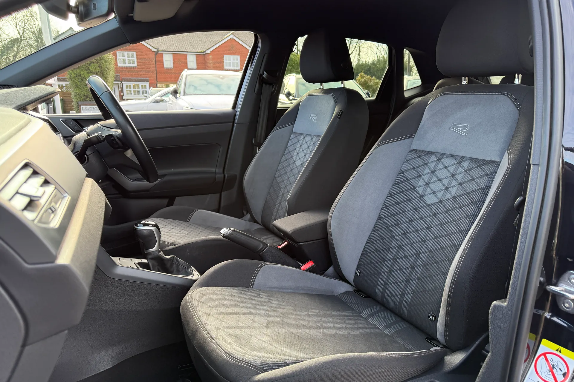 VOLKSWAGEN POLO thumbnail image number 24