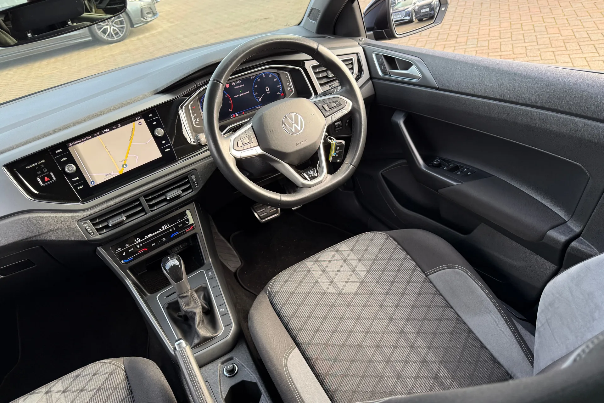 VOLKSWAGEN POLO thumbnail image number 35