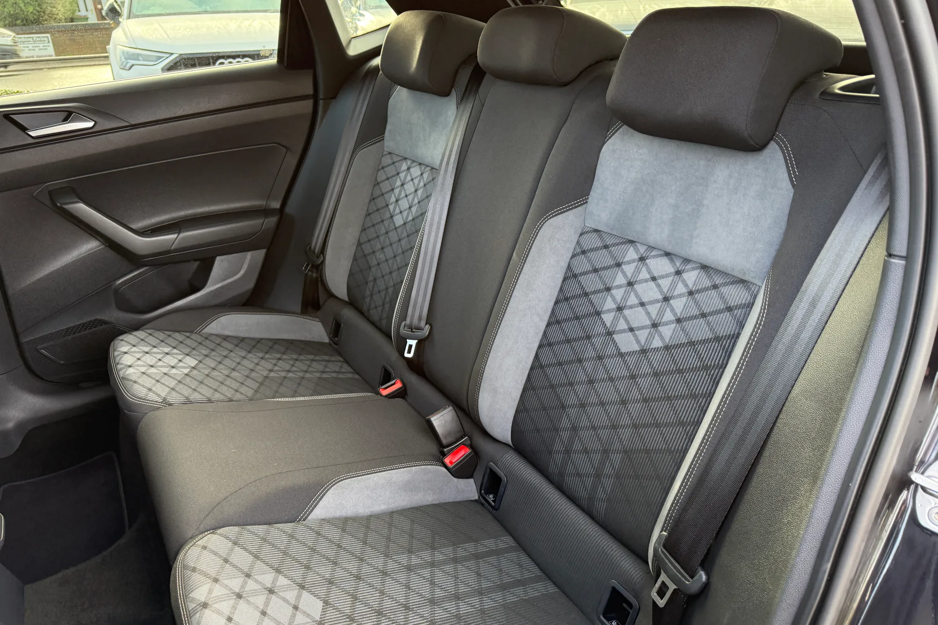 VOLKSWAGEN POLO thumbnail image number 36