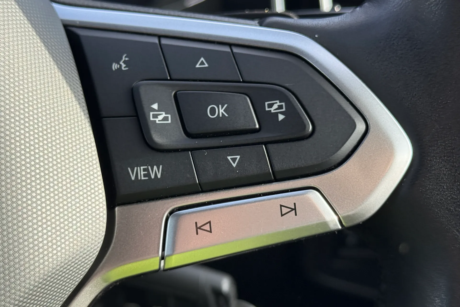 VOLKSWAGEN POLO thumbnail image number 16