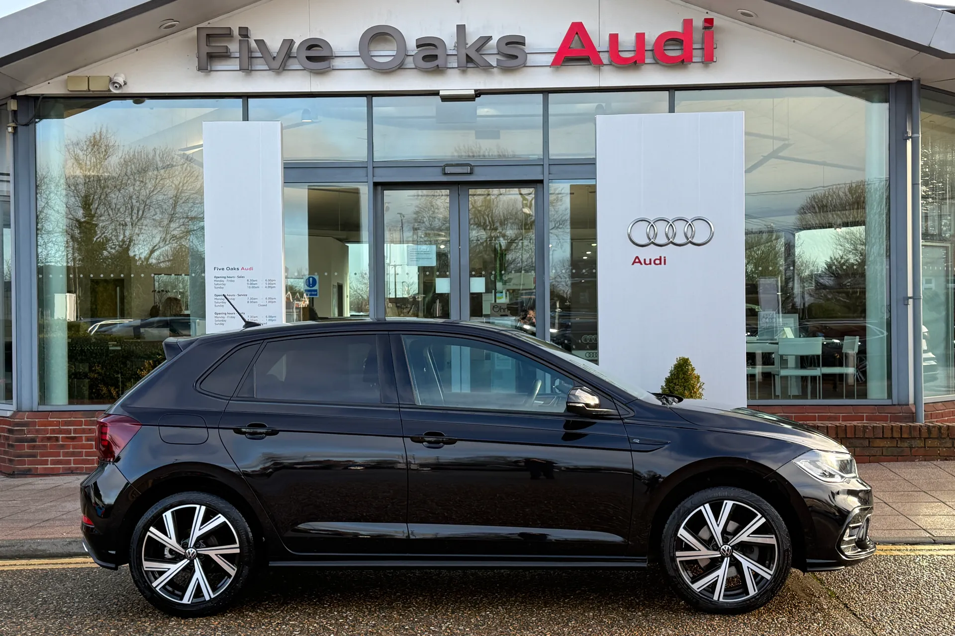 VOLKSWAGEN POLO thumbnail image number 2