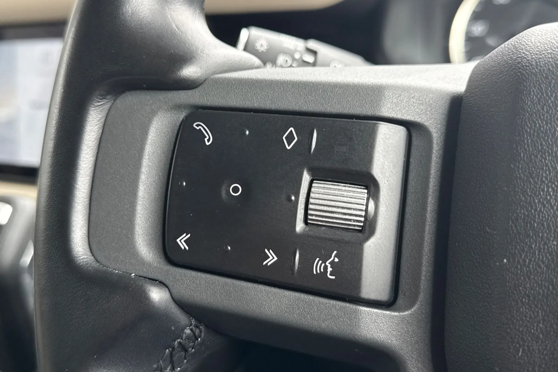 LAND ROVER DEFENDER thumbnail image number 48