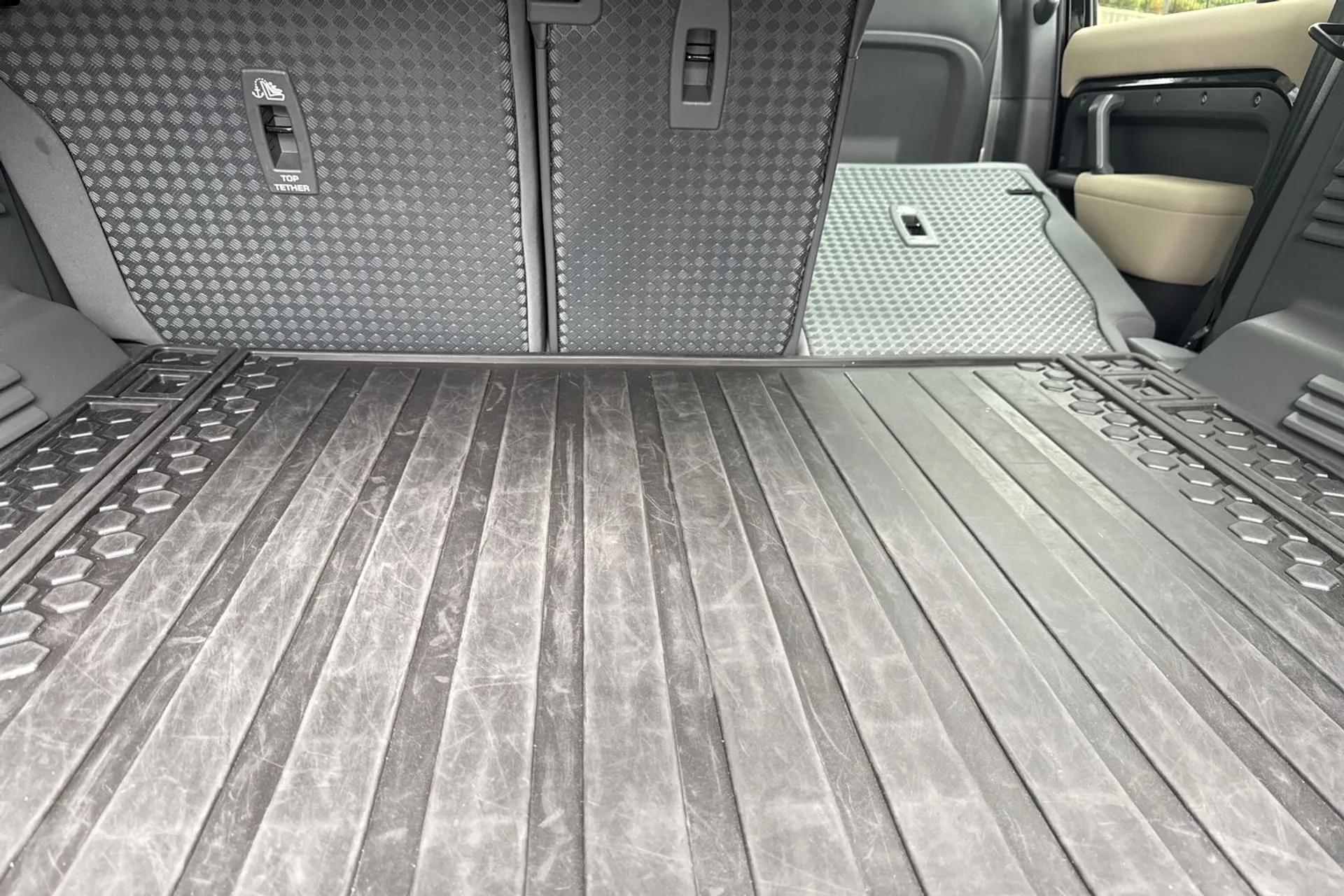 LAND ROVER DEFENDER thumbnail image number 36