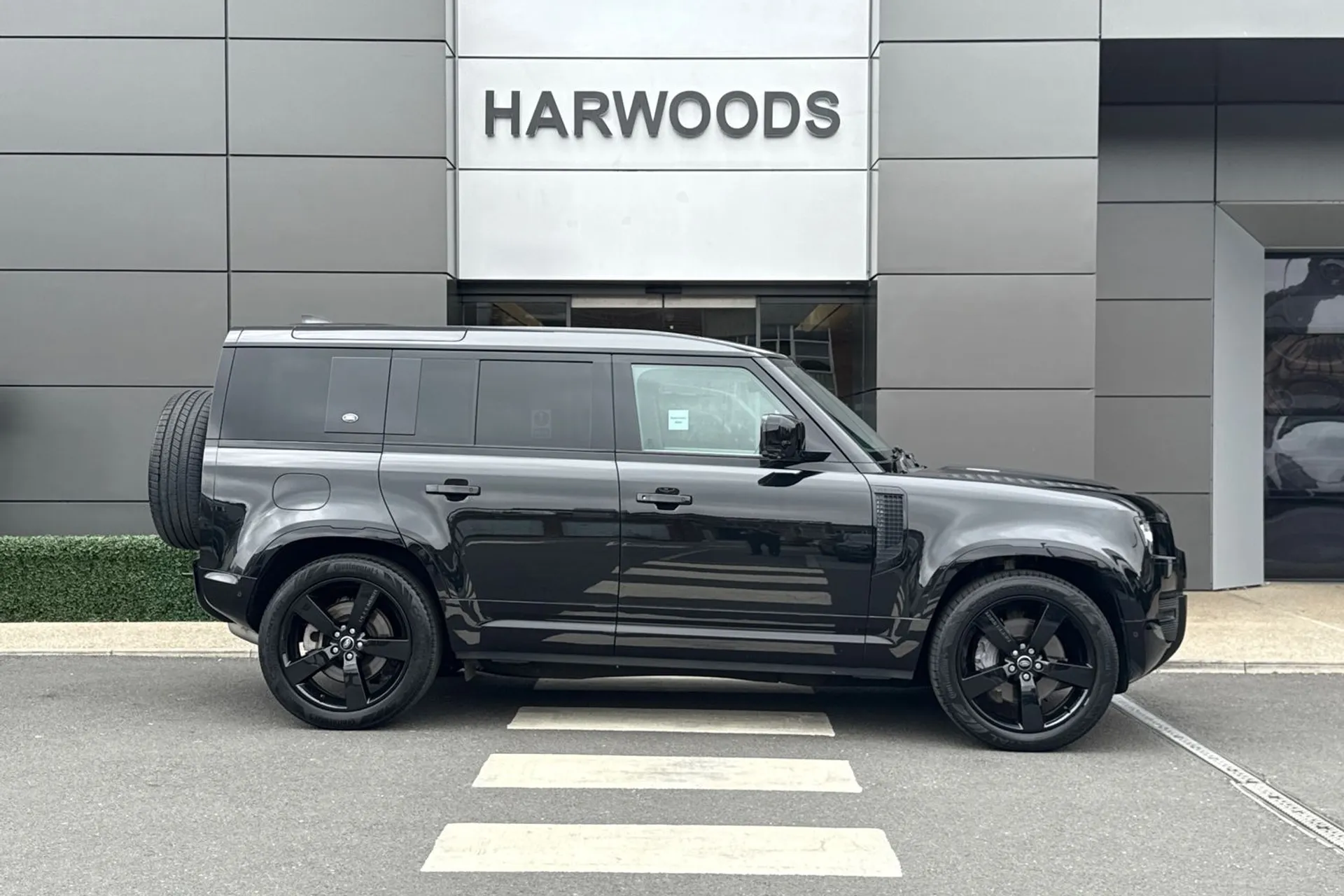 LAND ROVER DEFENDER thumbnail image number 2