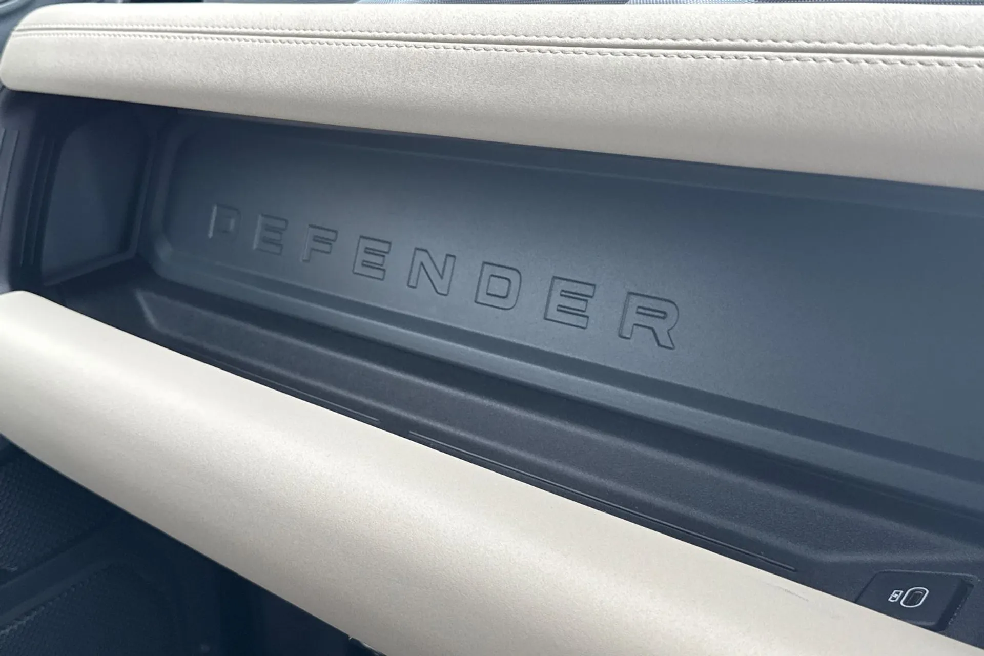 LAND ROVER DEFENDER thumbnail image number 65