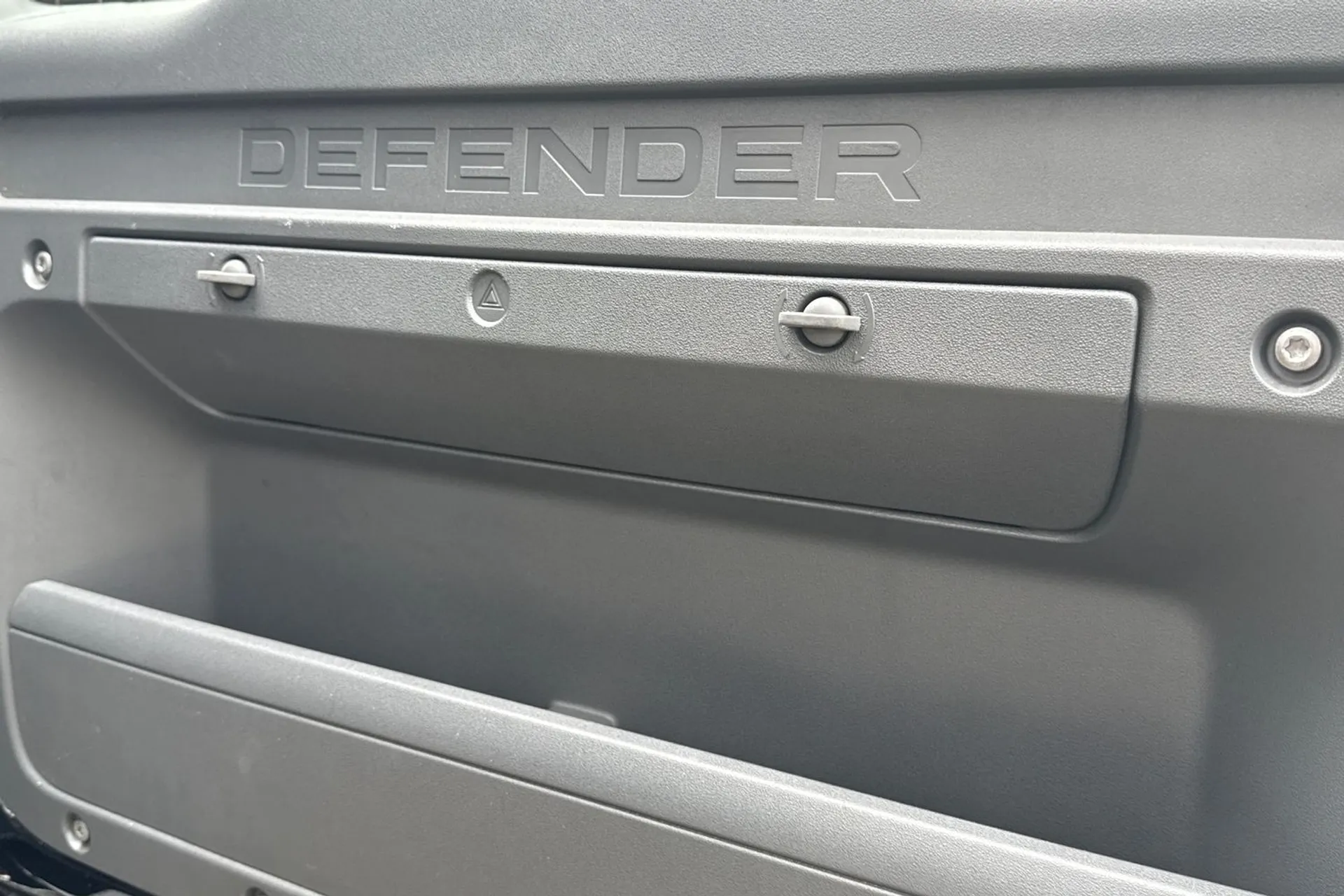 LAND ROVER DEFENDER thumbnail image number 35