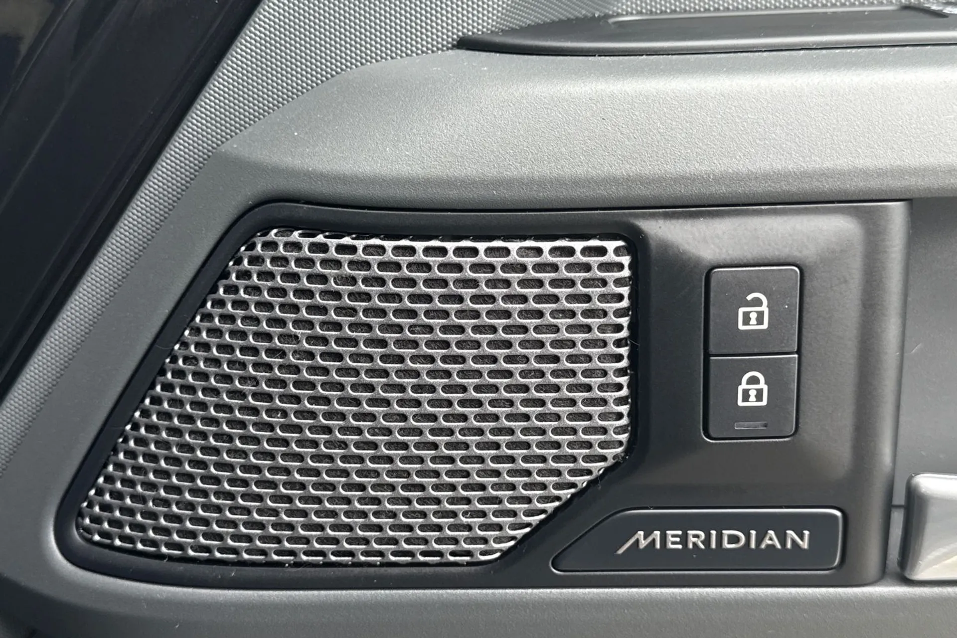 LAND ROVER DEFENDER thumbnail image number 53