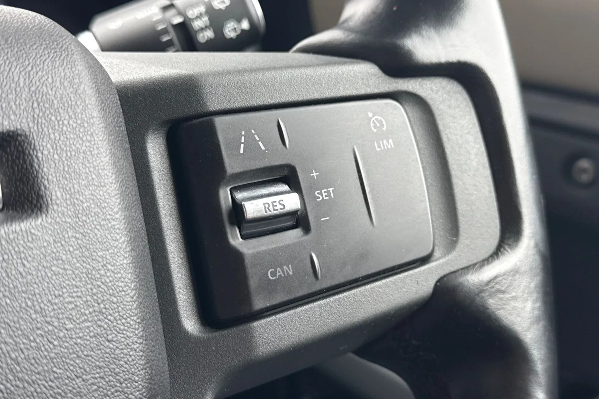 LAND ROVER DEFENDER thumbnail image number 49