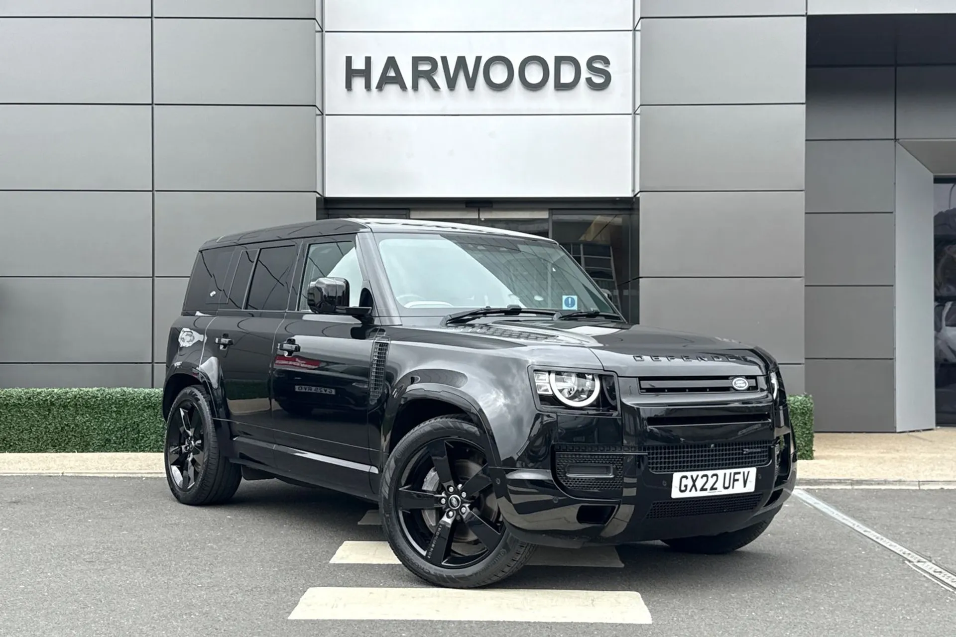 LAND ROVER DEFENDER focused image