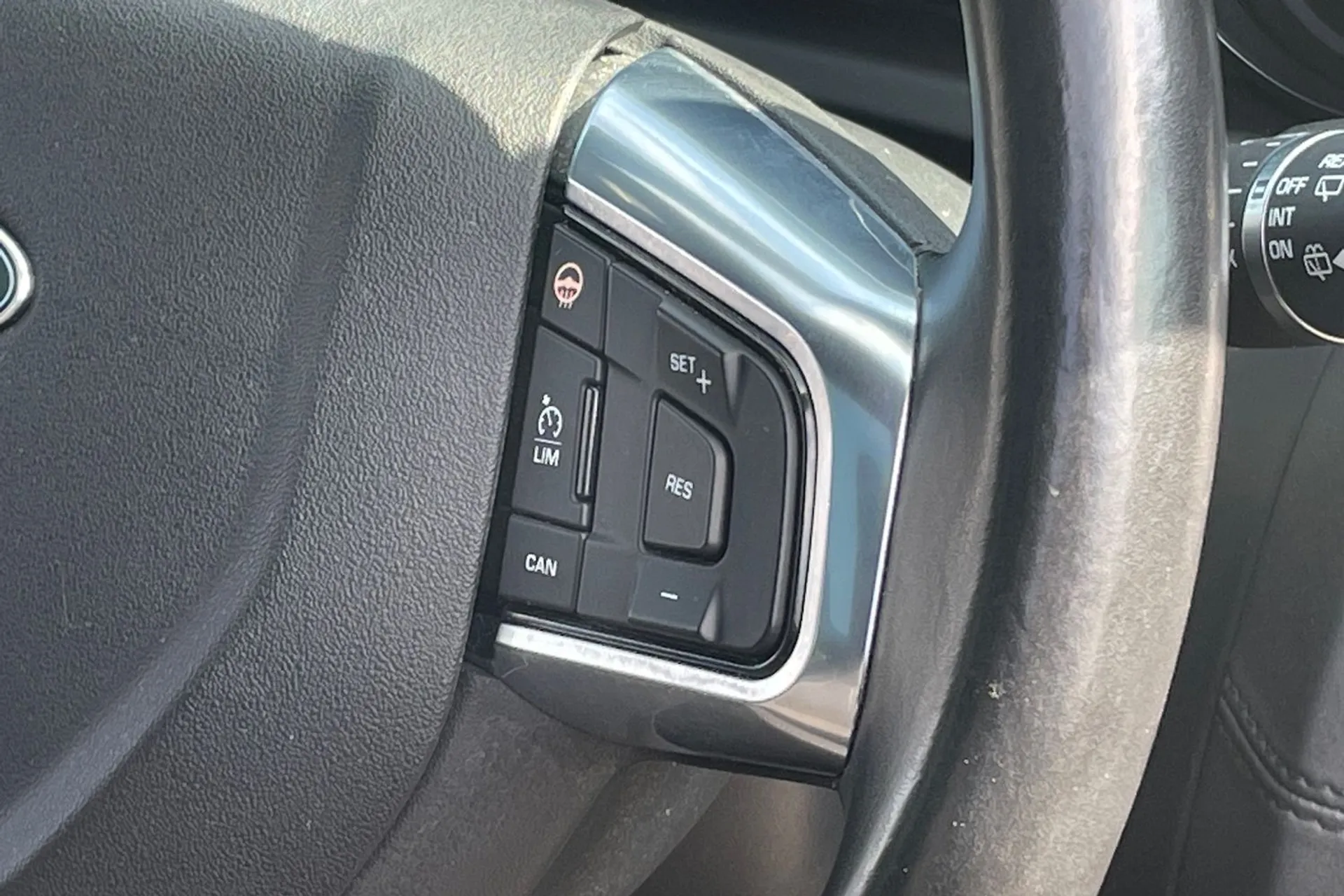 LAND ROVER DISCOVERY SPORT thumbnail image number 40