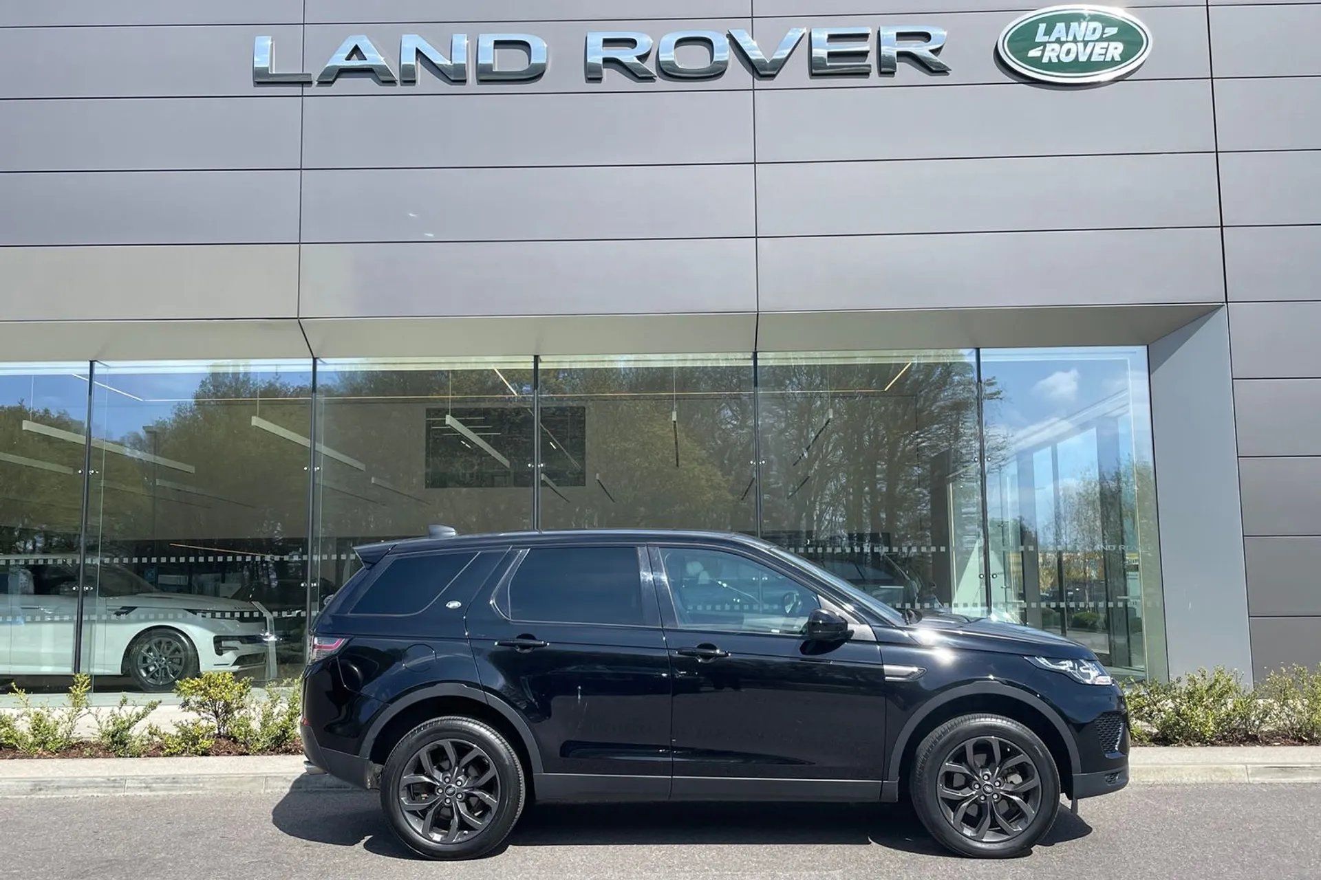 LAND ROVER DISCOVERY SPORT thumbnail image number 2