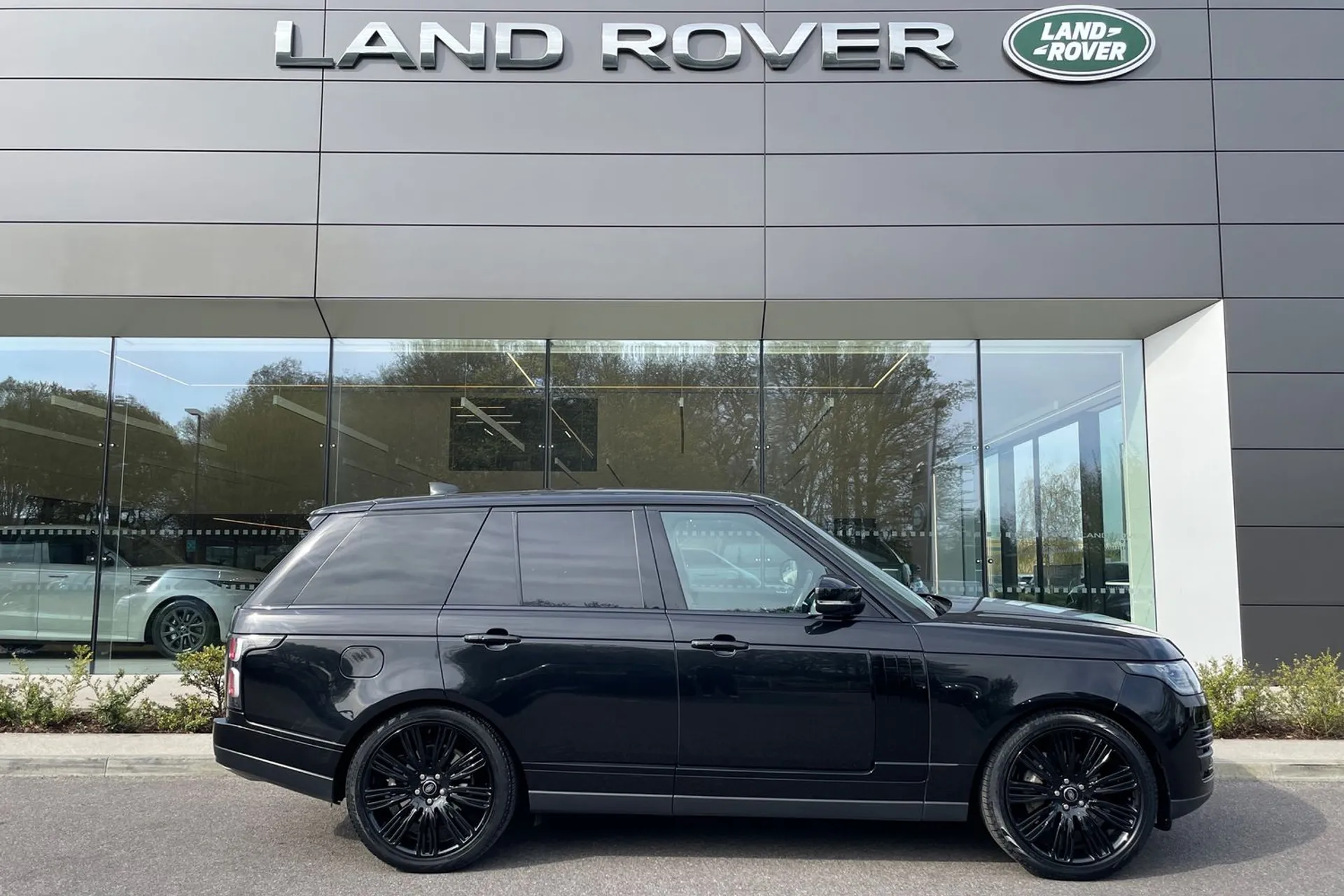 LAND ROVER RANGE ROVER thumbnail image number 2