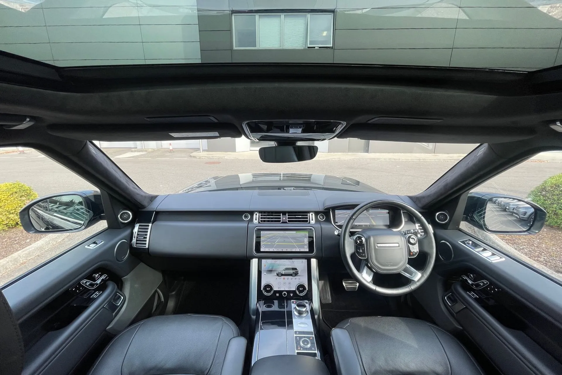 LAND ROVER RANGE ROVER thumbnail image number 4