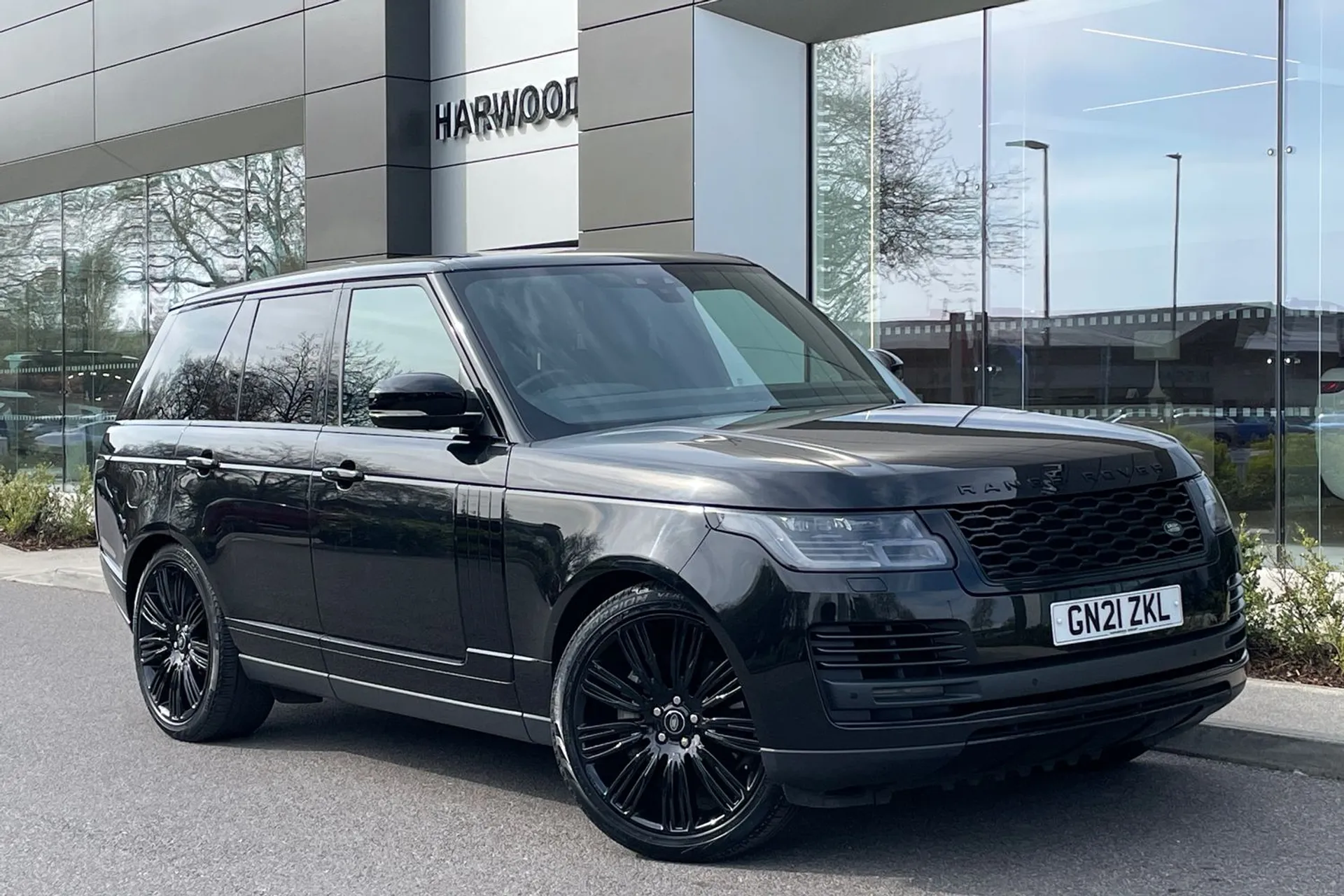 LAND ROVER RANGE ROVER focused image