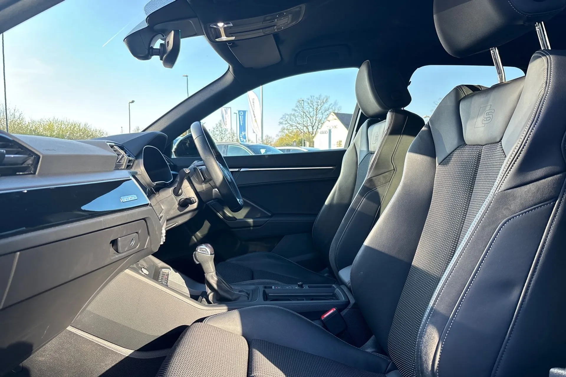 Audi Q3 thumbnail image number 27