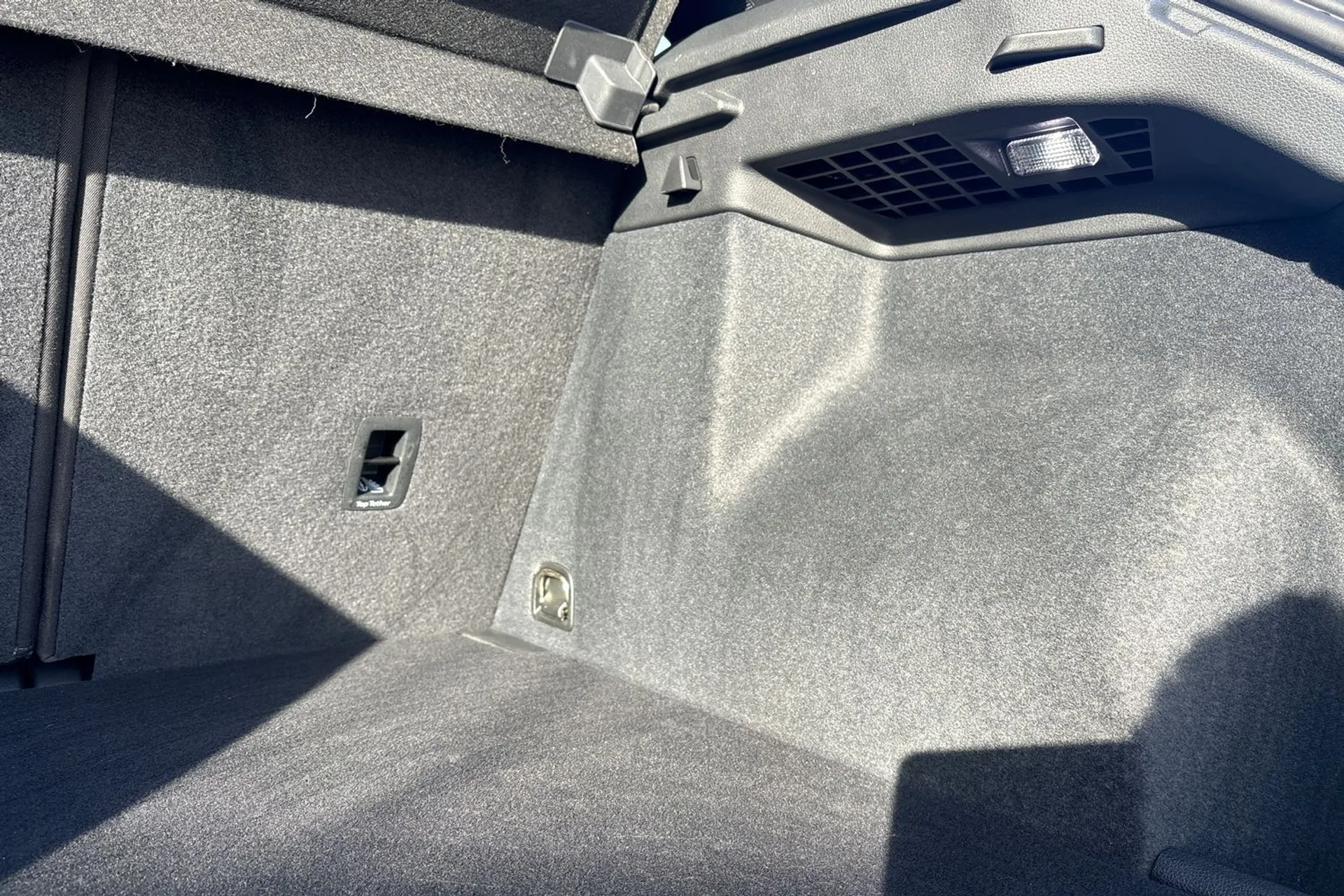 Audi Q3 thumbnail image number 19