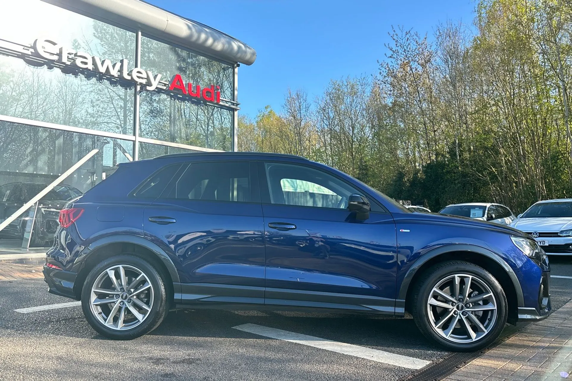 Audi Q3 thumbnail image number 2
