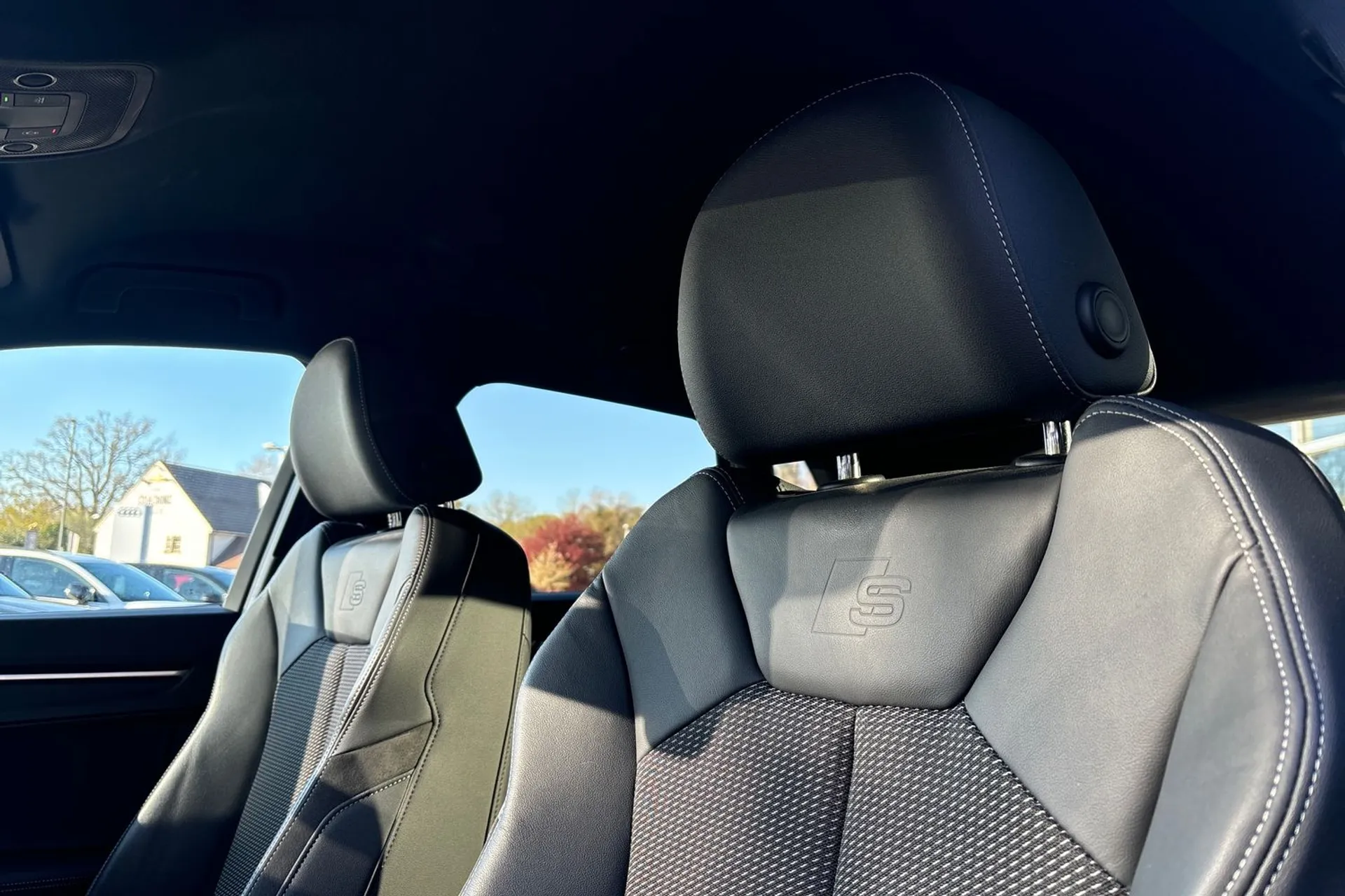 Audi Q3 thumbnail image number 28