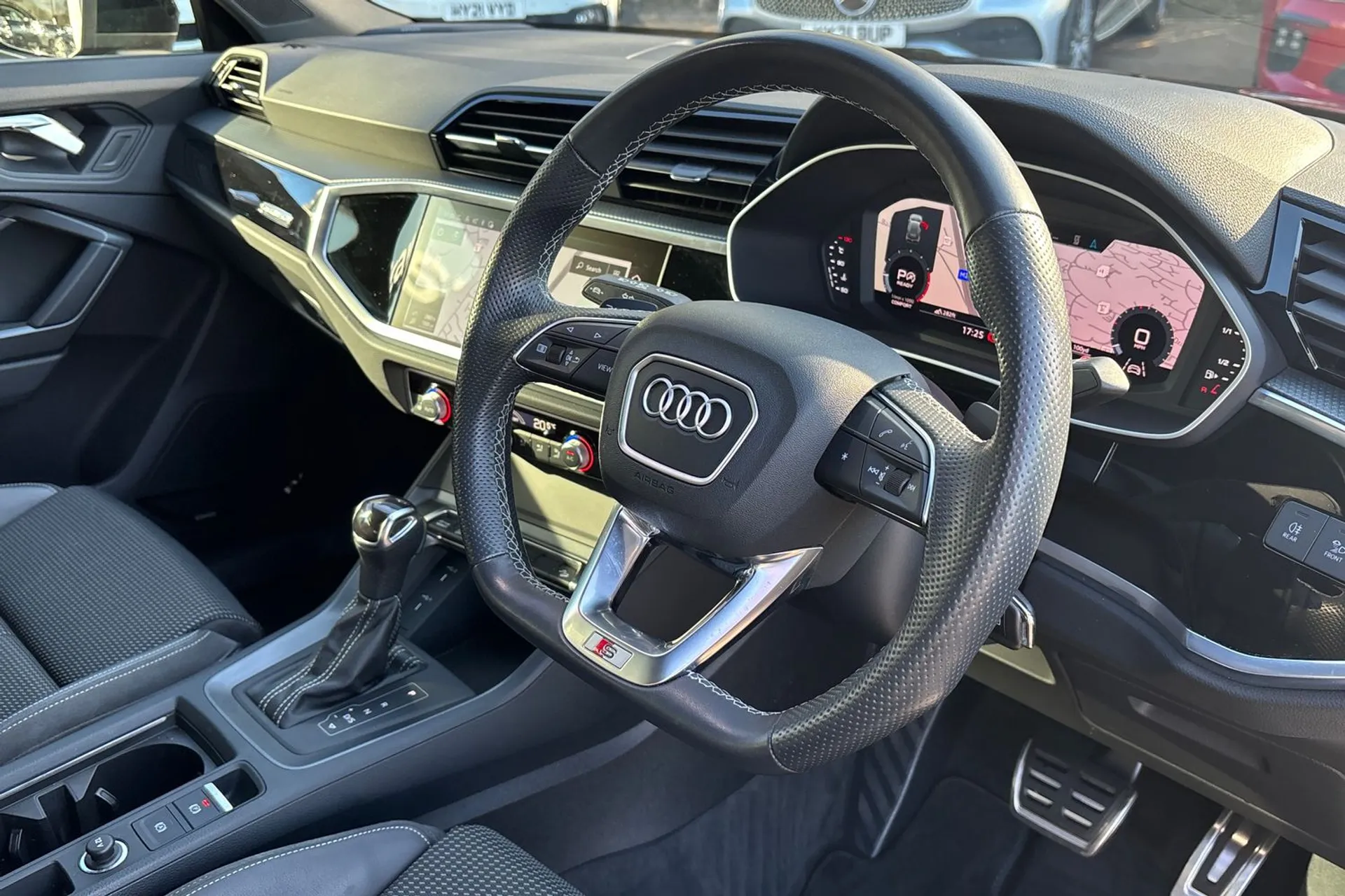 Audi Q3 thumbnail image number 25