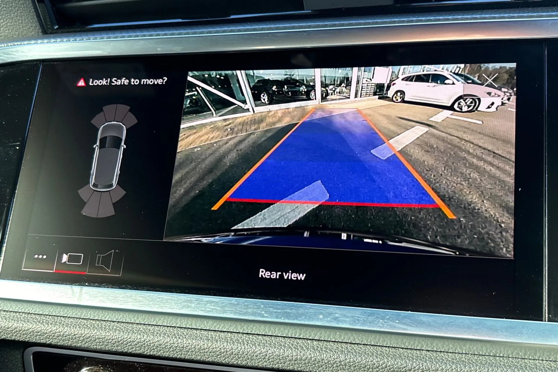 Audi Q3 thumbnail image number 3
