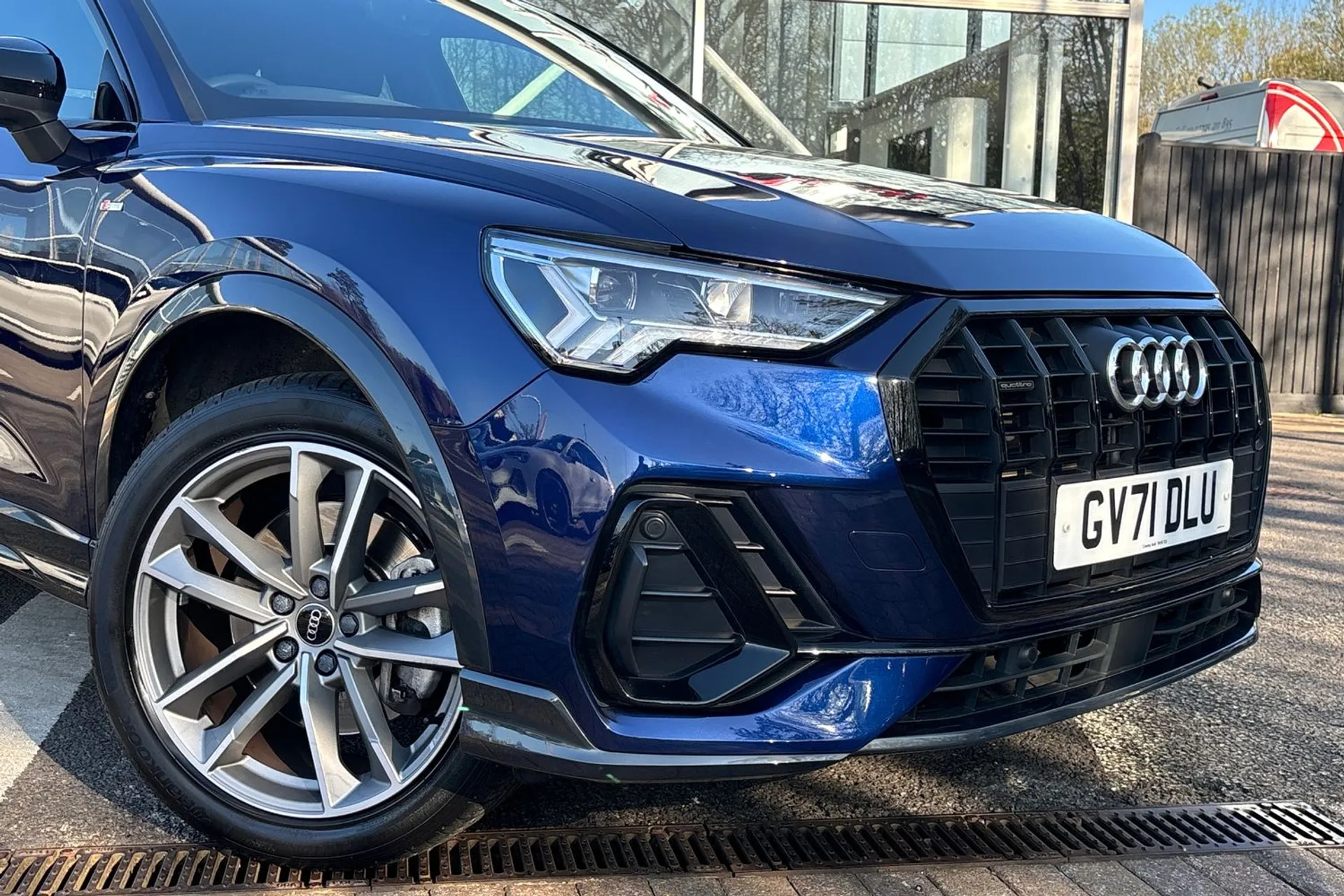 Audi Q3 thumbnail image number 5