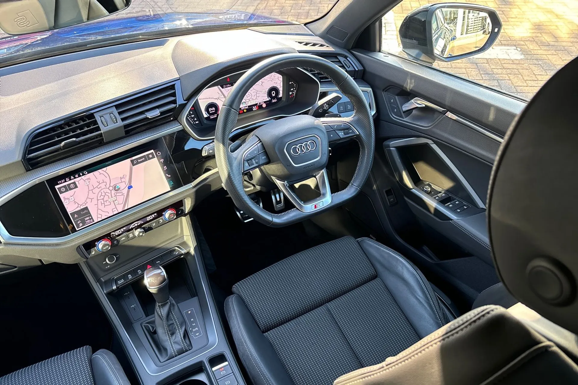 Audi Q3 thumbnail image number 33