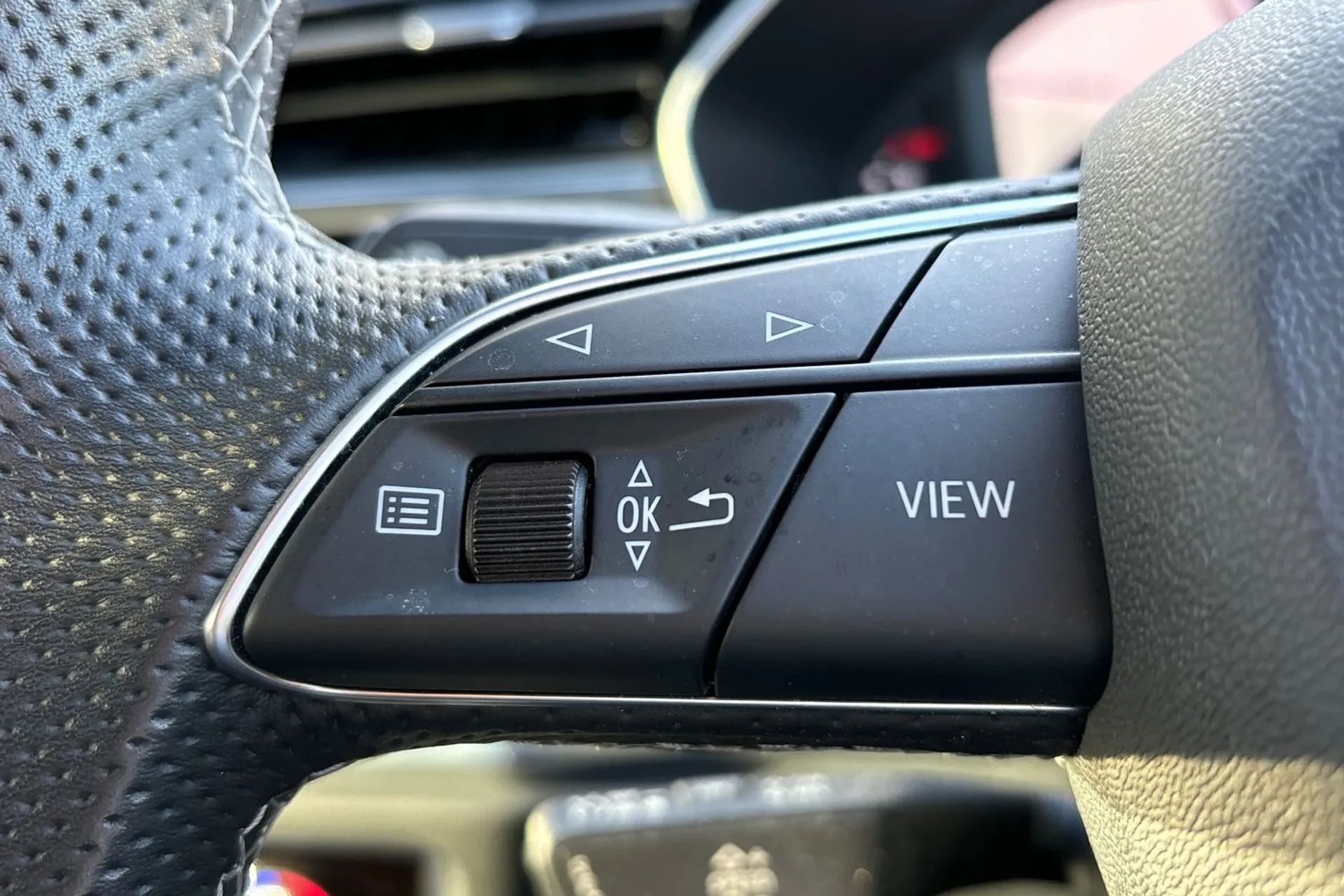 Audi Q3 thumbnail image number 36