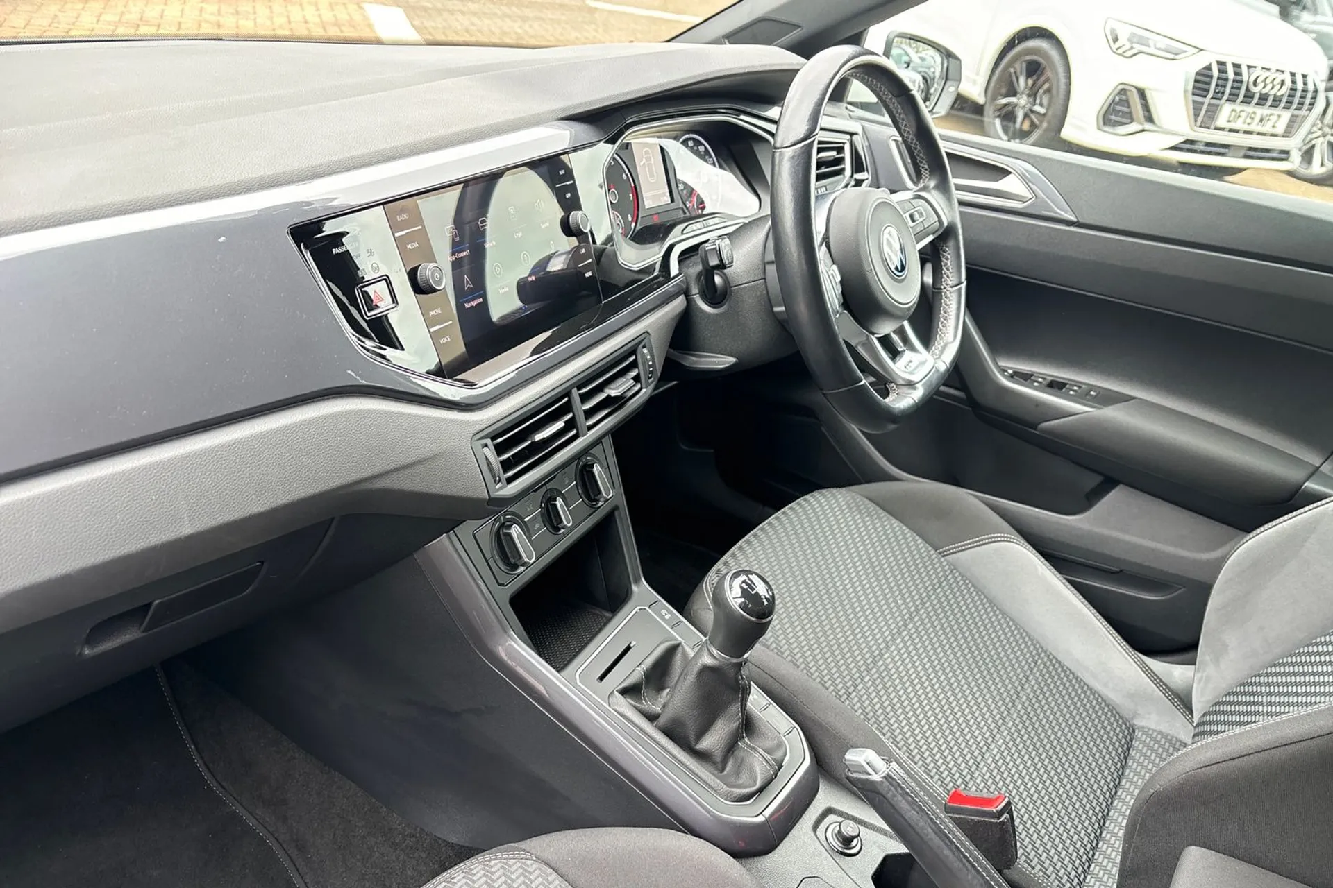 VOLKSWAGEN POLO thumbnail image number 26