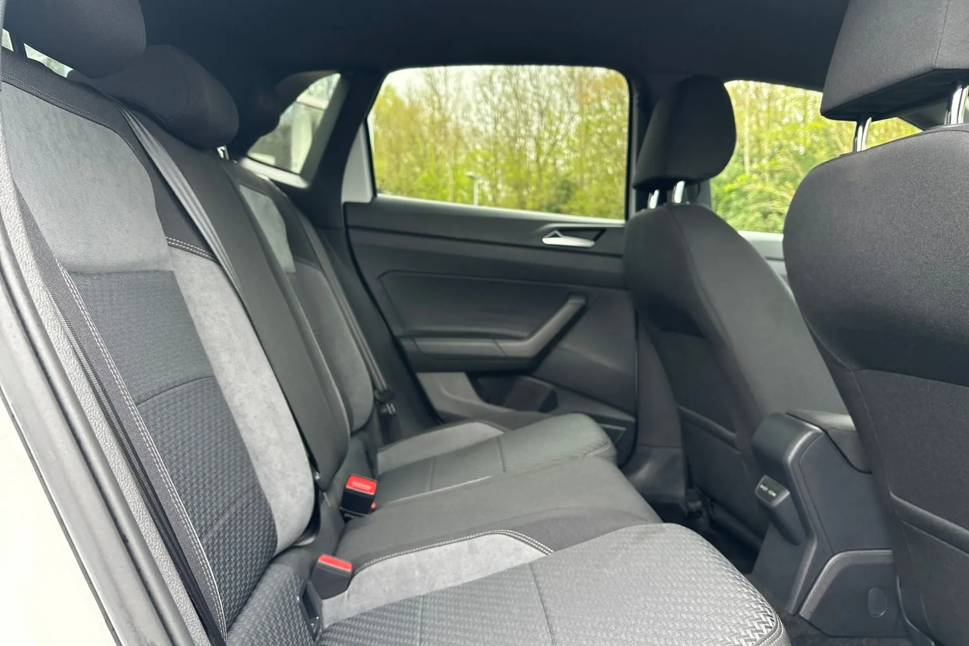 VOLKSWAGEN POLO thumbnail image number 21