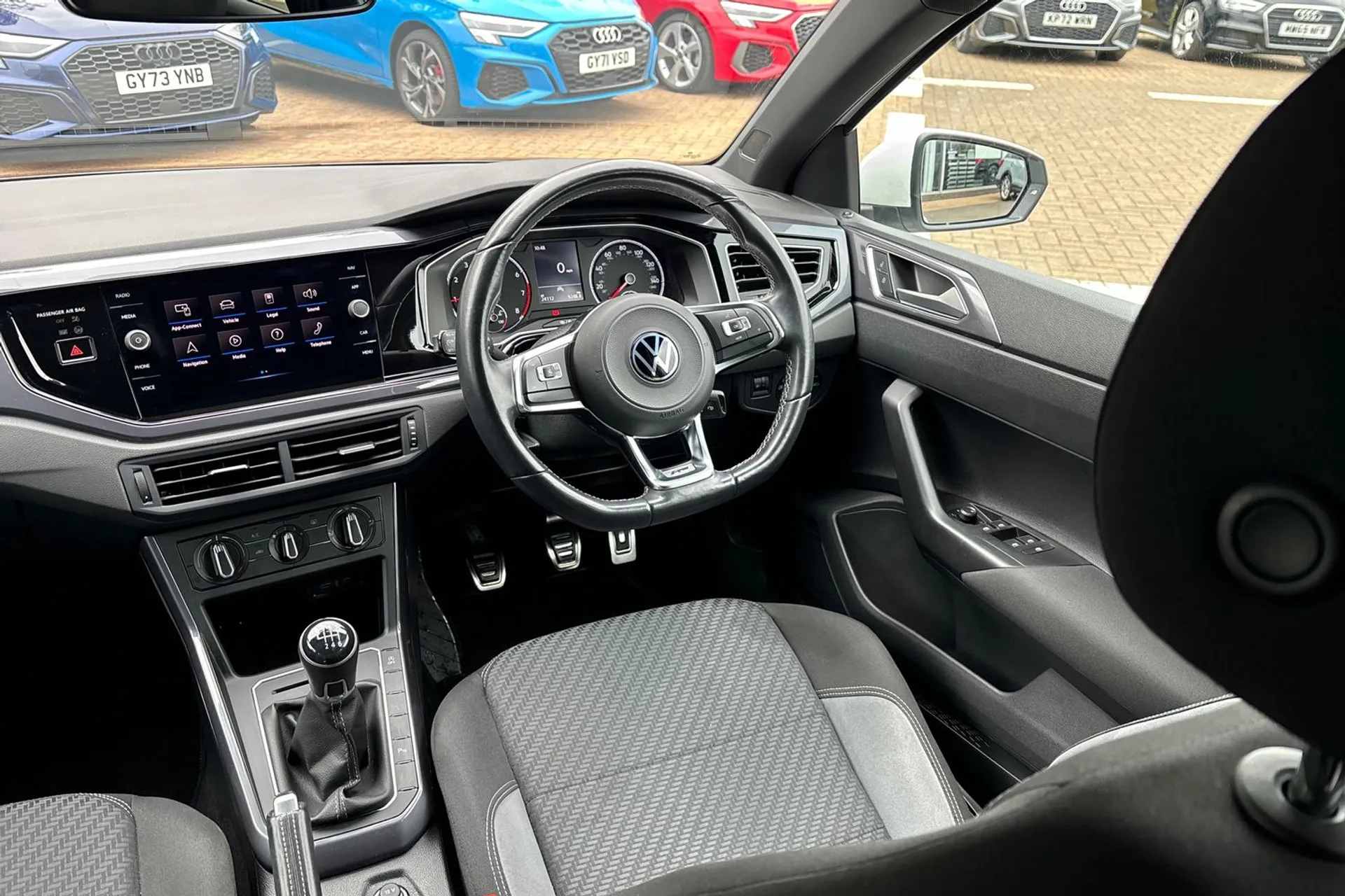 VOLKSWAGEN POLO thumbnail image number 33
