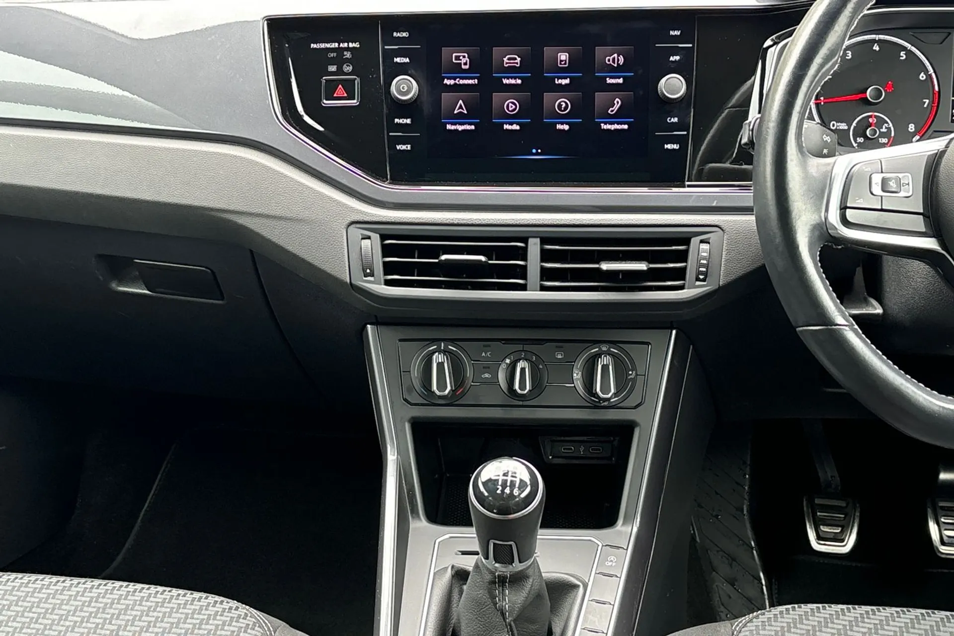 VOLKSWAGEN POLO thumbnail image number 35