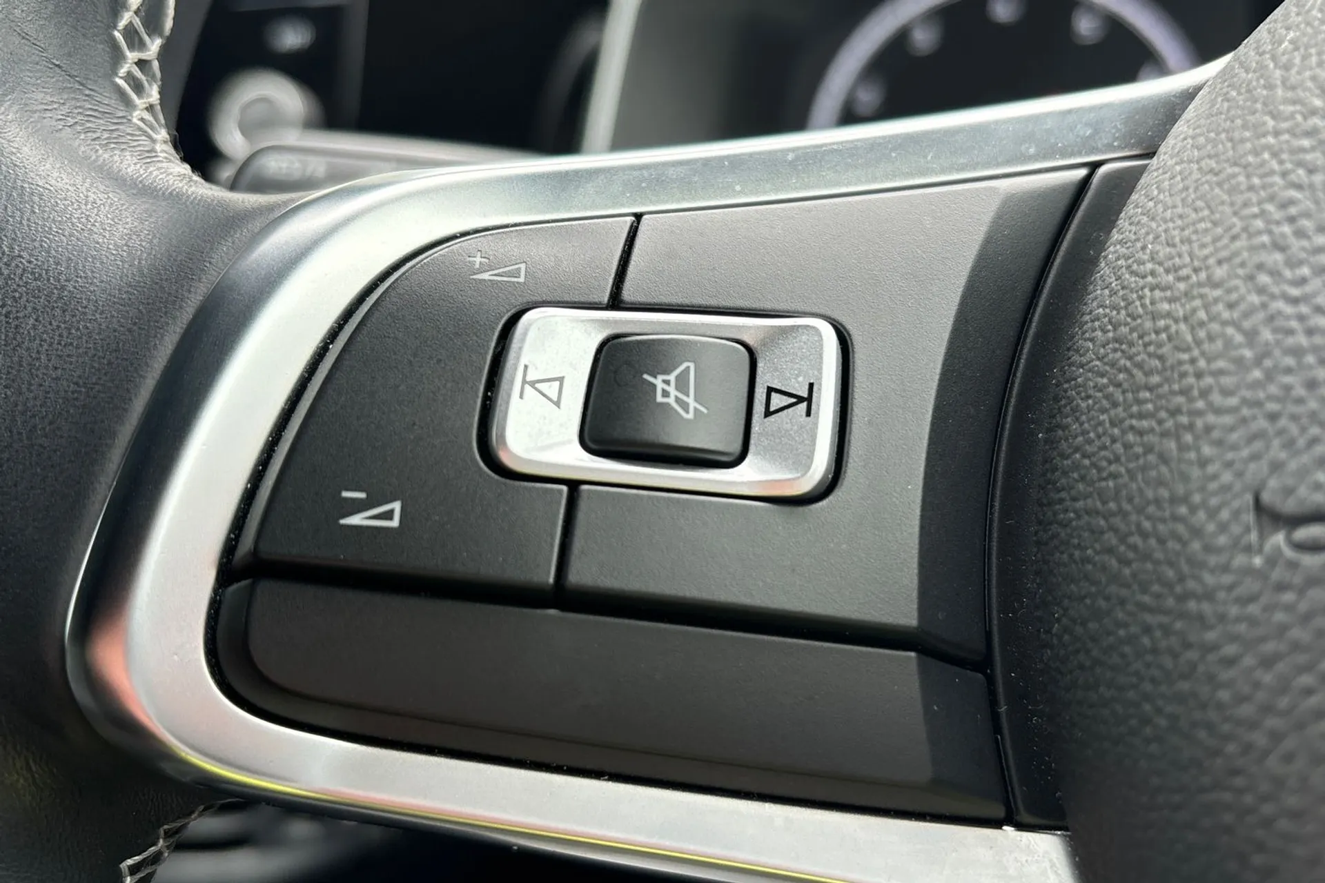 VOLKSWAGEN POLO thumbnail image number 36