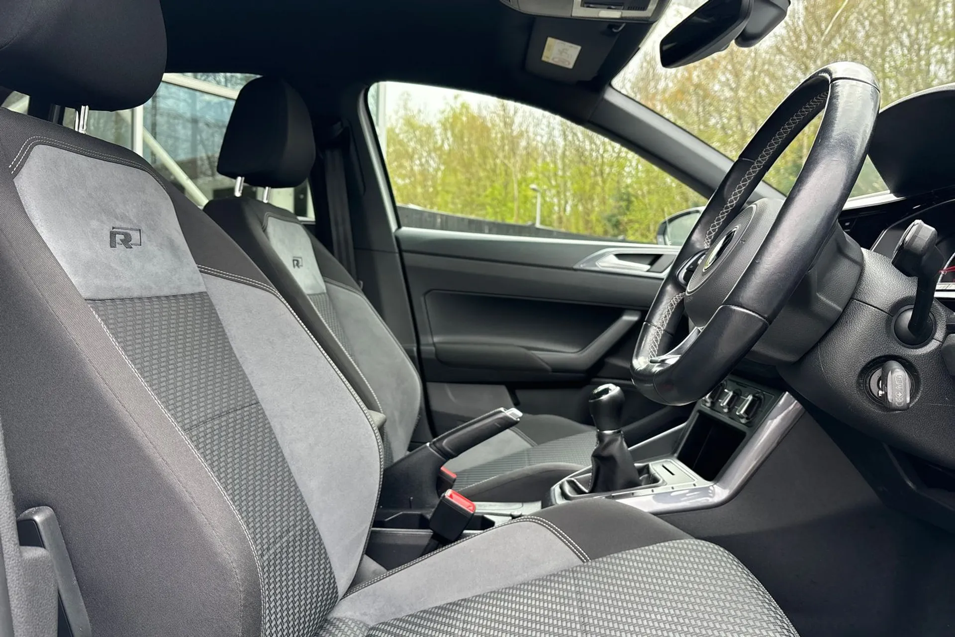 VOLKSWAGEN POLO thumbnail image number 24